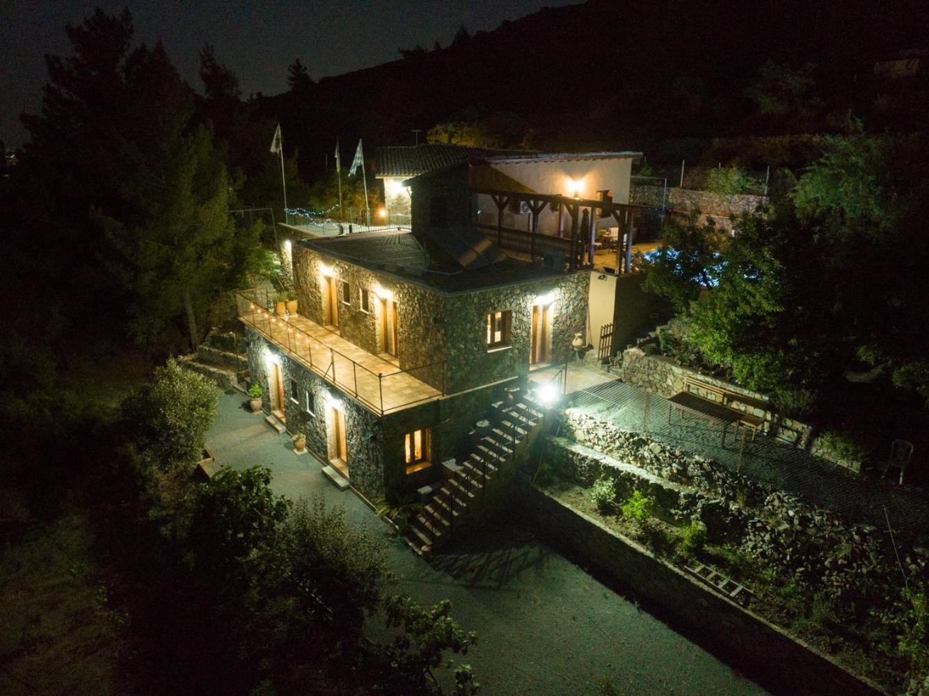 Fikardou Chalets