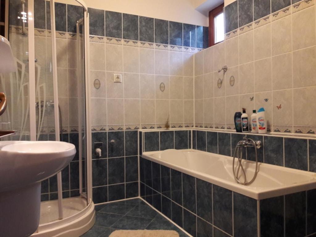Napsugár Apartman