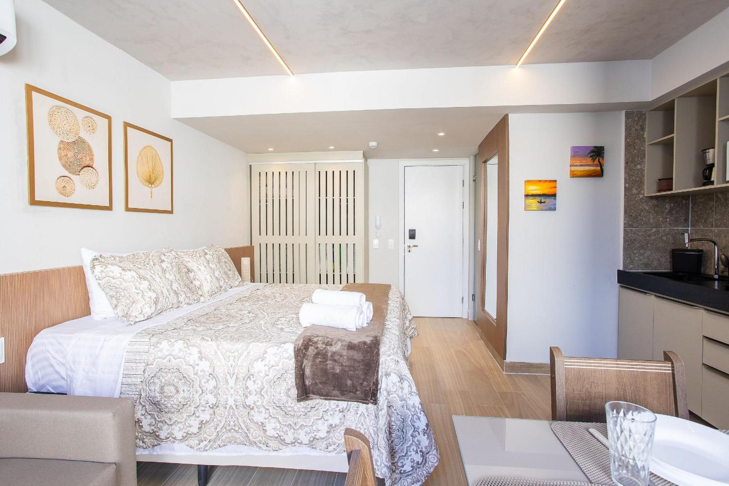 Setai Yacht #503 - Quadruple Flat by Carpediem
