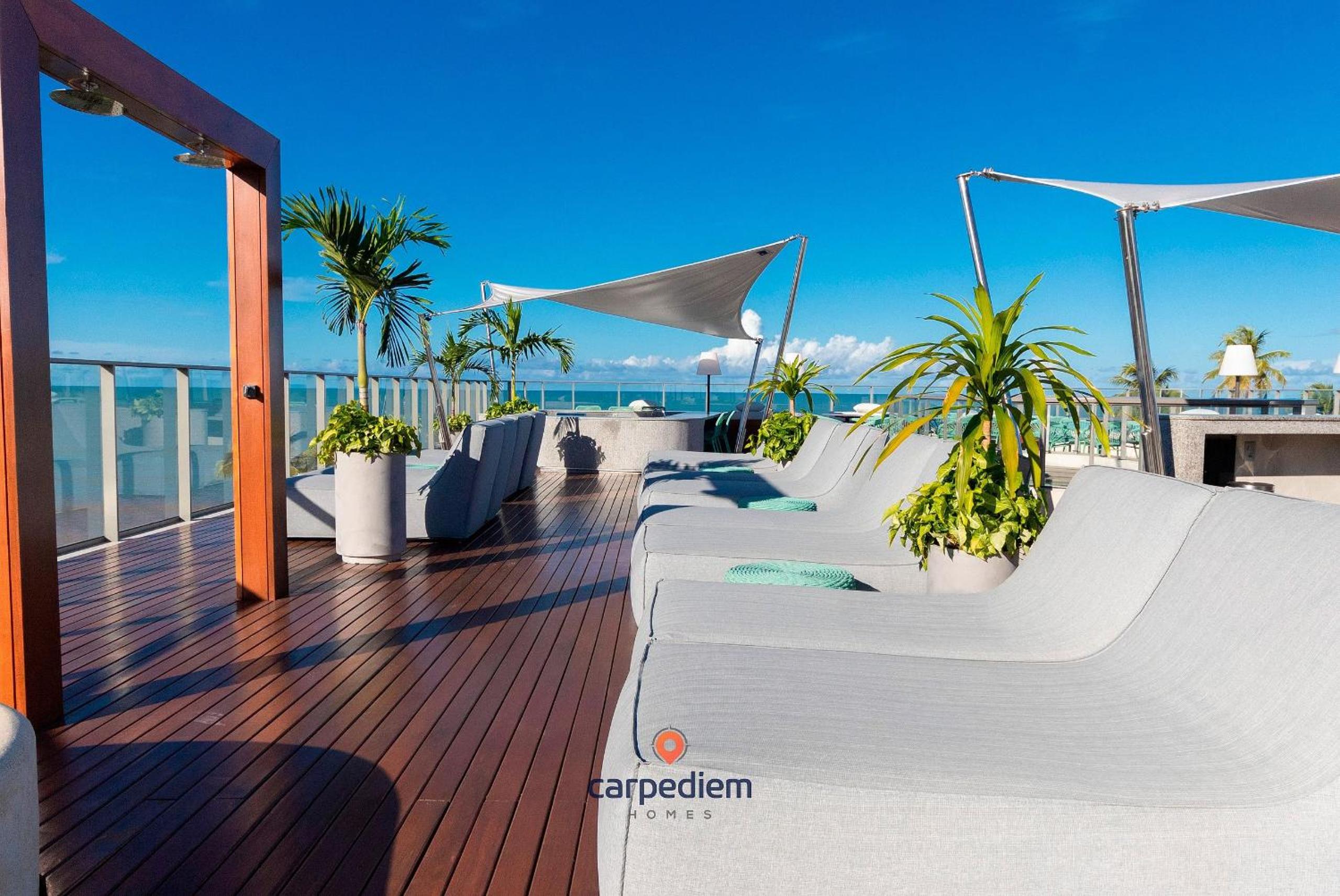 Setai Yacht #503 - Quadruple Flat by Carpediem