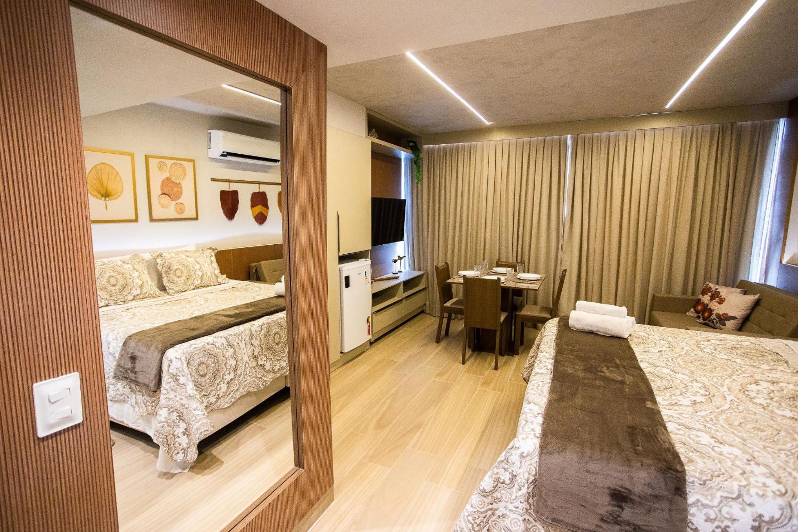 Setai Yacht #503 - Quadruple Flat by Carpediem