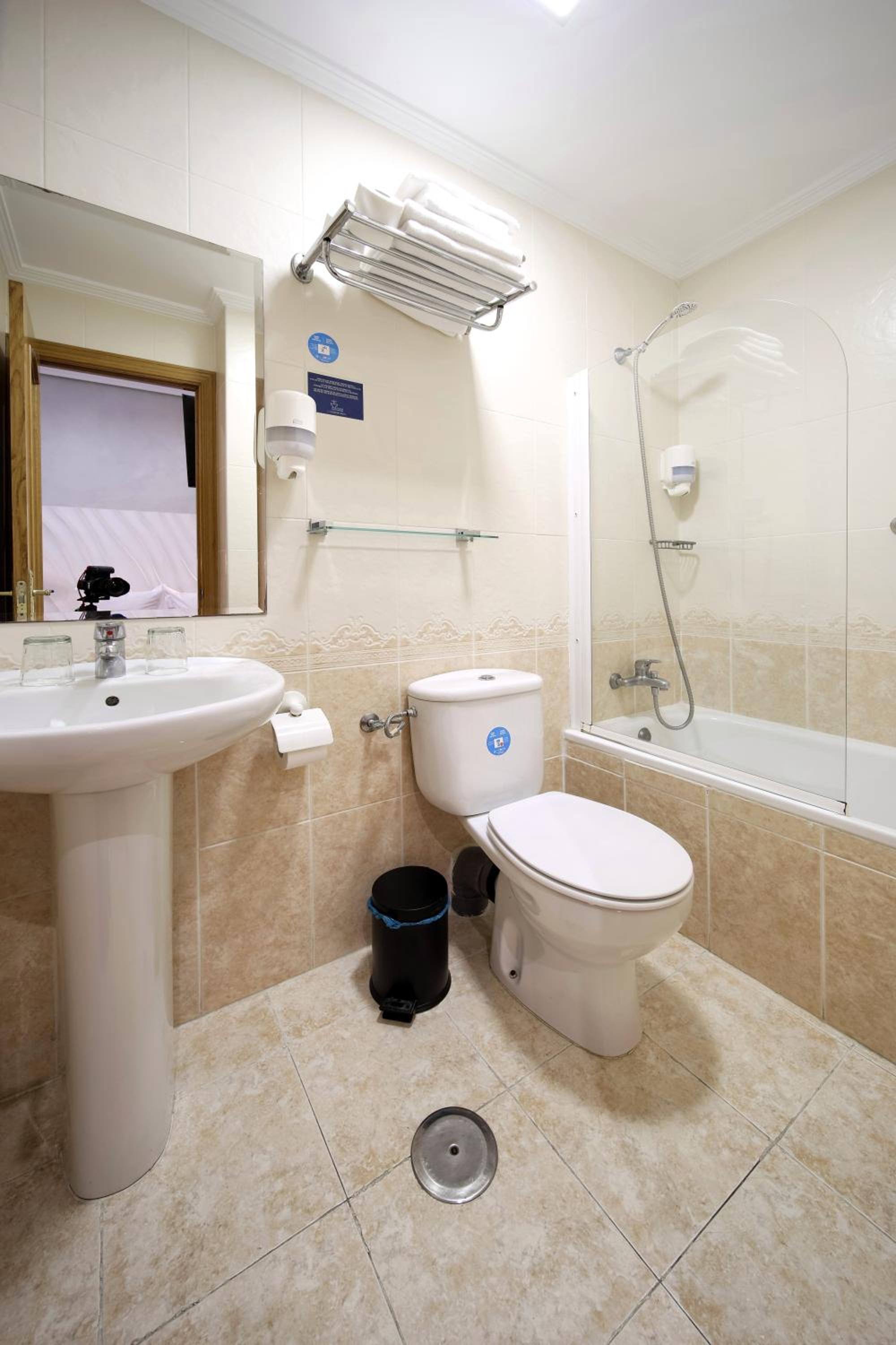 Hostal Las Fuentes - Image 4