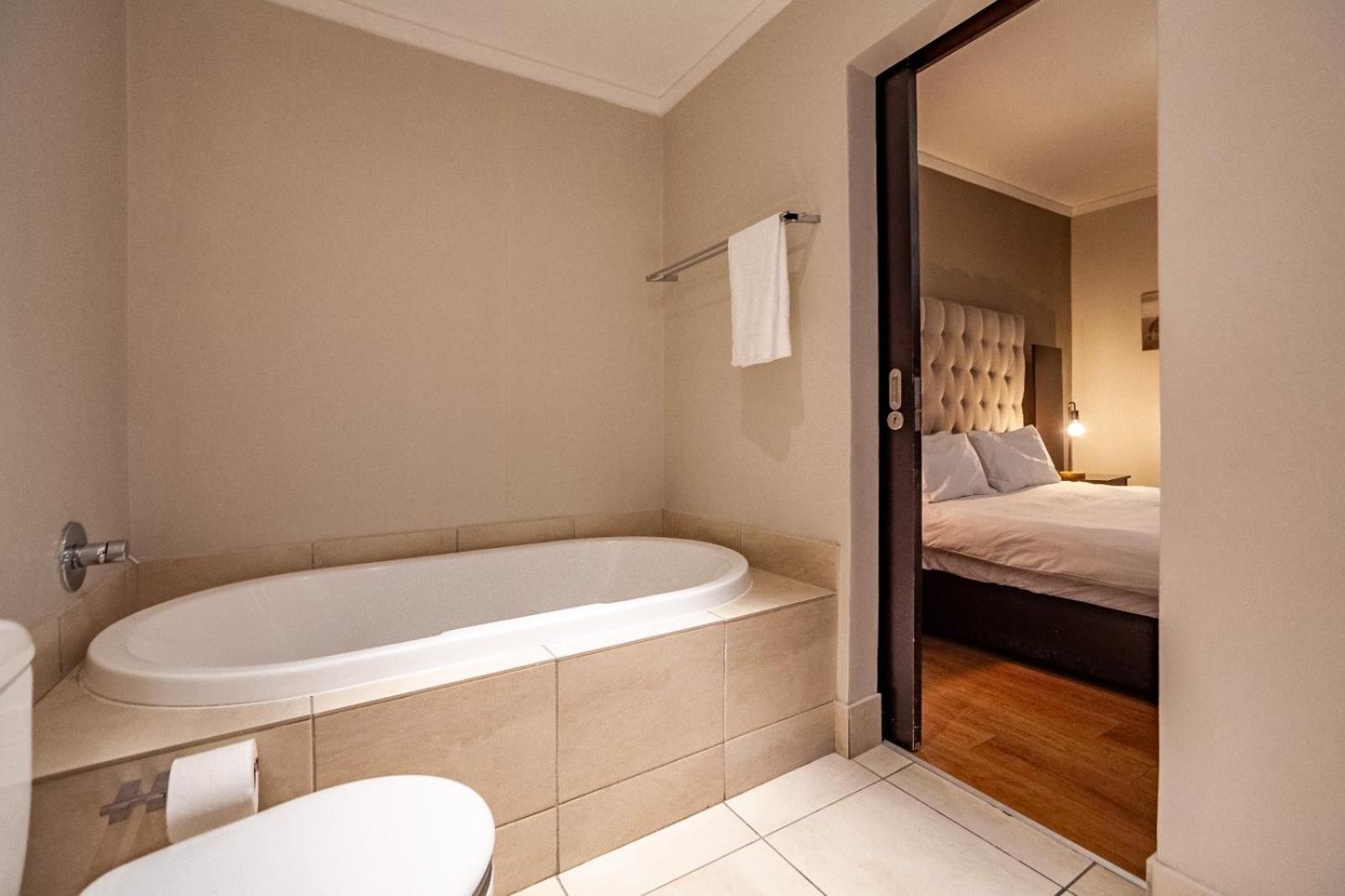 Modern 1 Bedroom Apartment No Loadshedding view 5