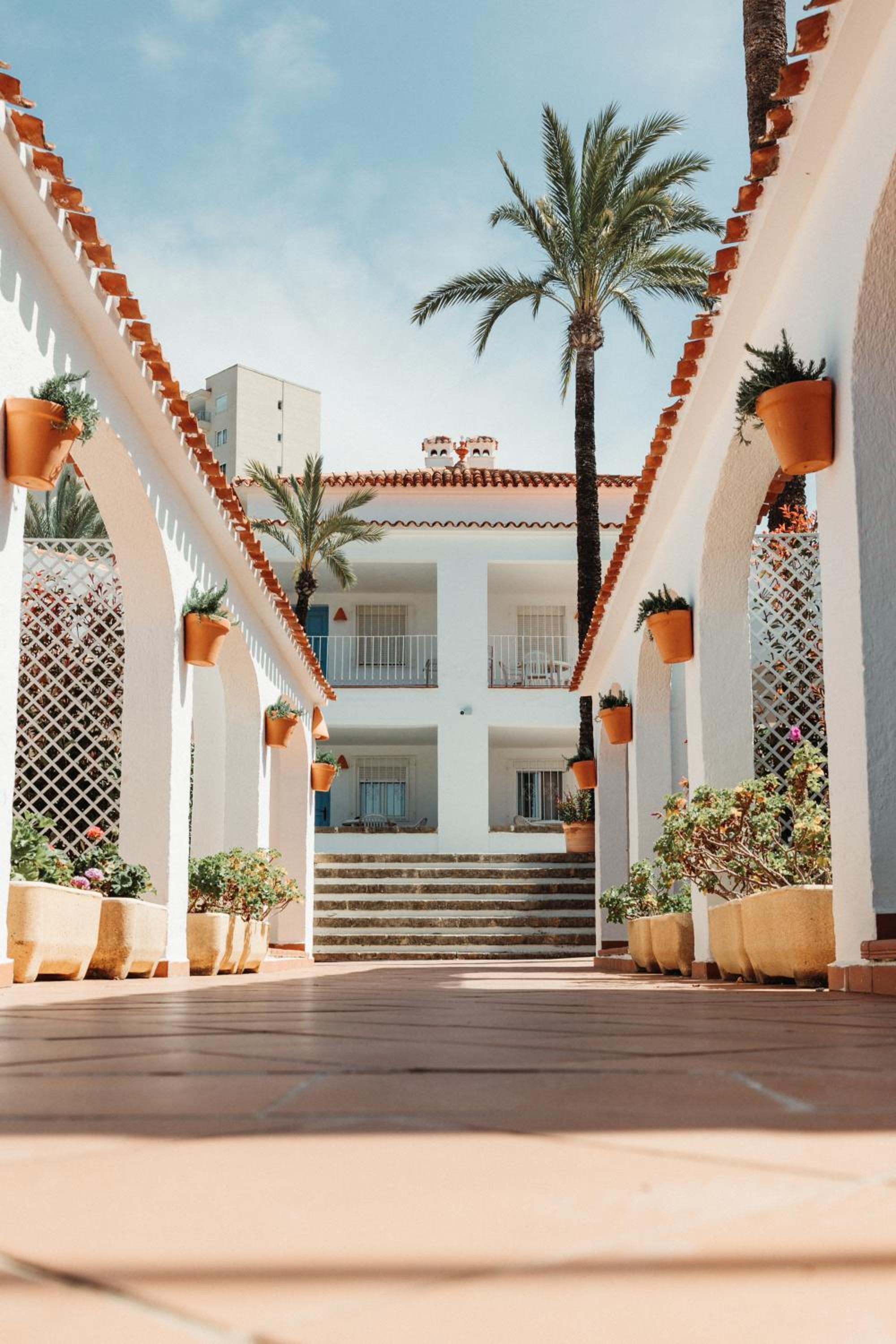 Hotel Bungalows Del Arenal - Image 1