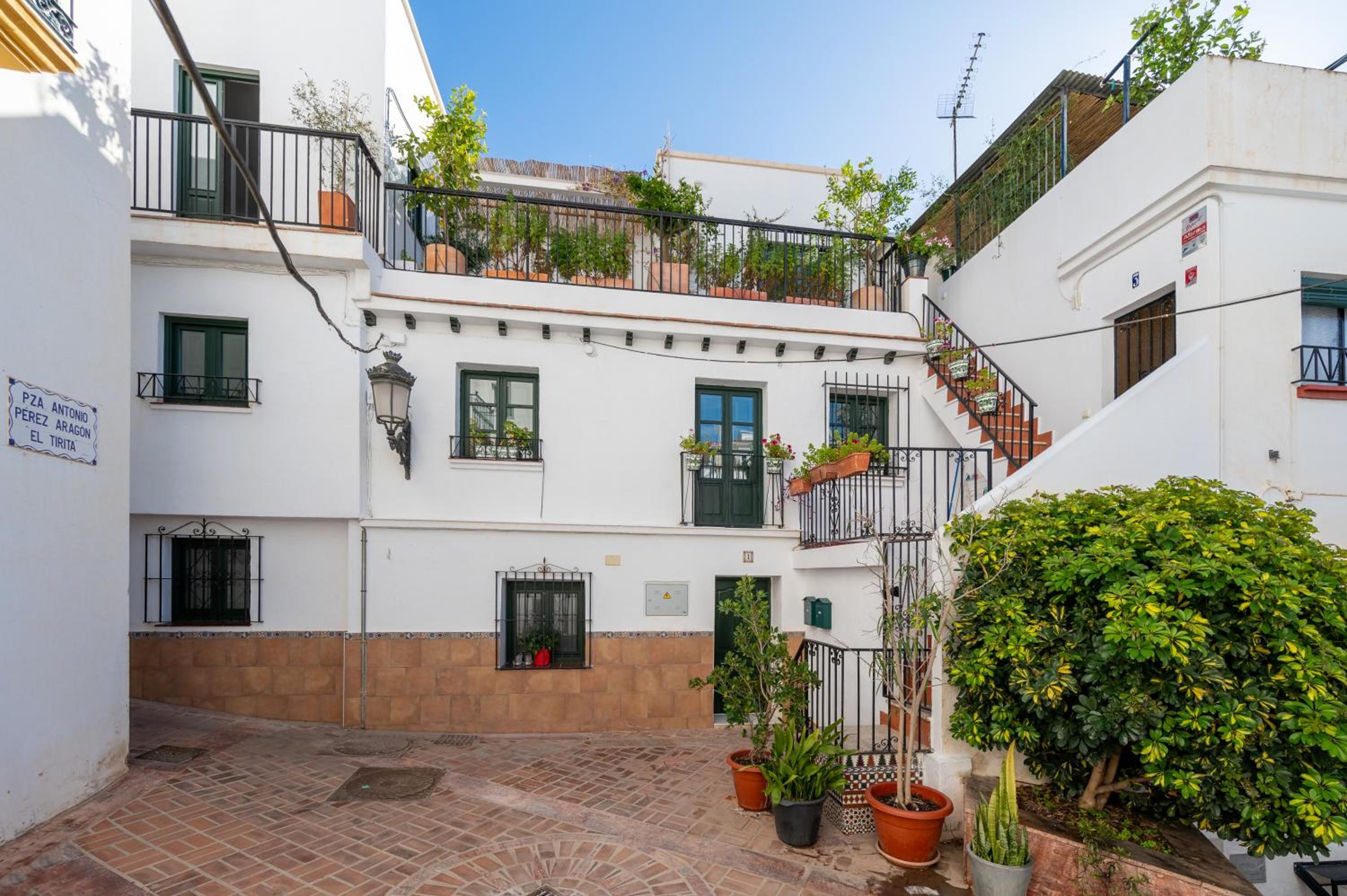 Lovely house in peaceful courtyard