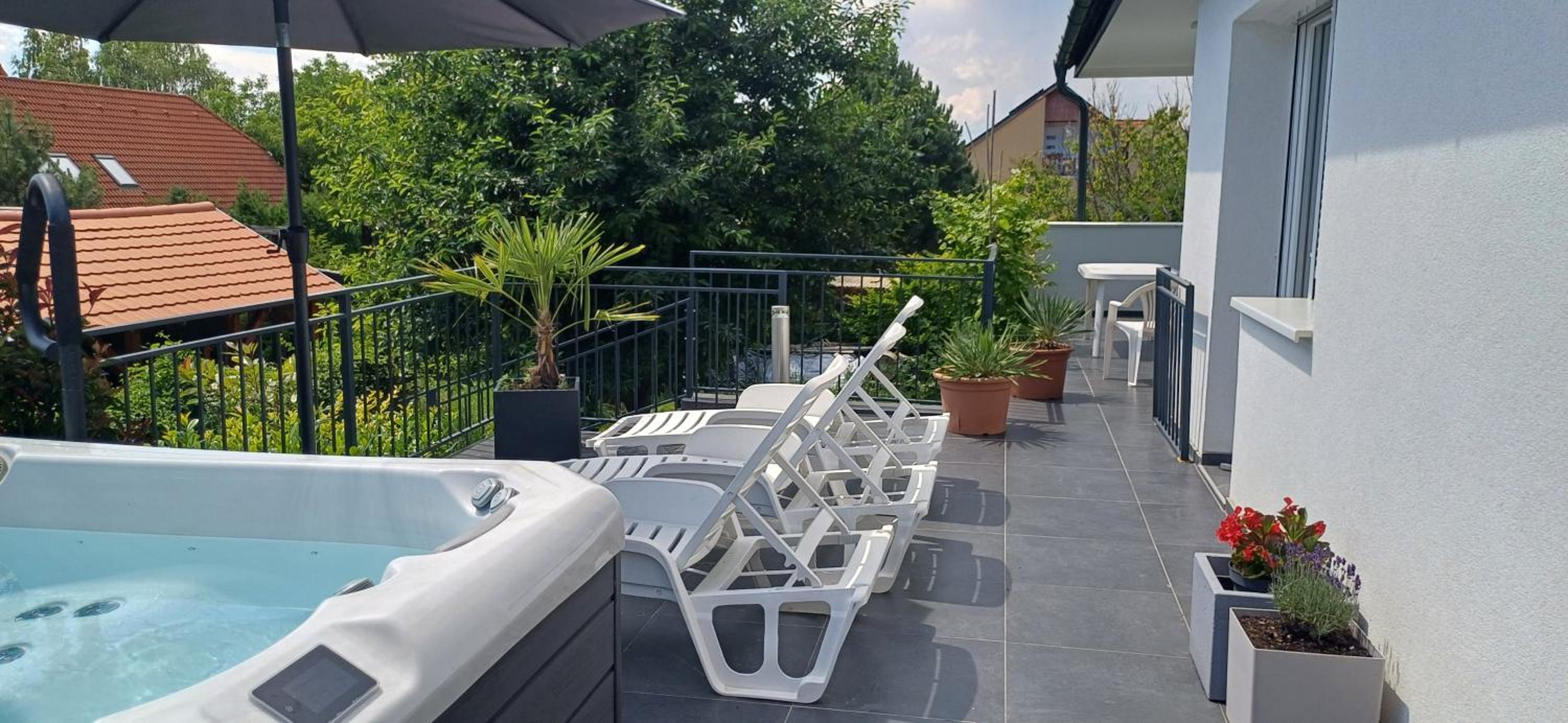 ART INN APARTMANHÁZ BALATON-GYENESDIÁS