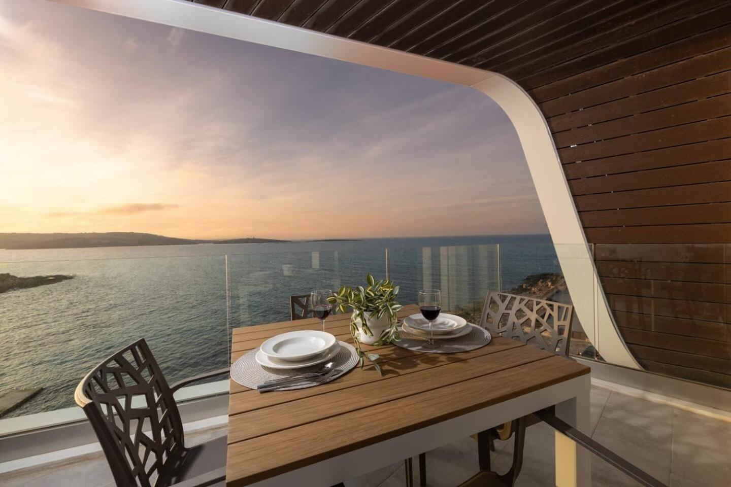 Ivory Suite seafront with views!- Fl 8 by Homely photo 5