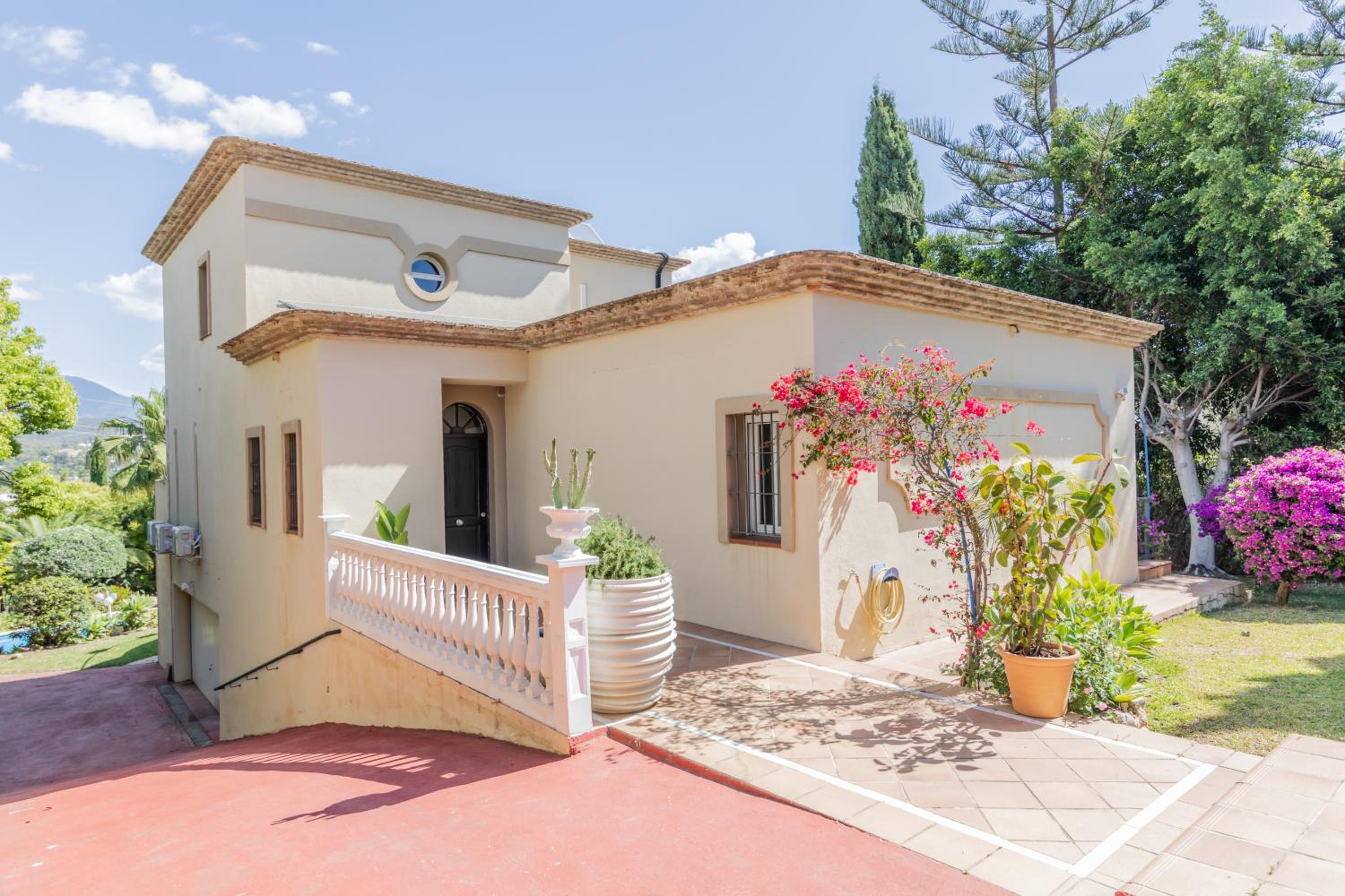 Spacious 10guest Villa in Puerto Banus with pool view 4