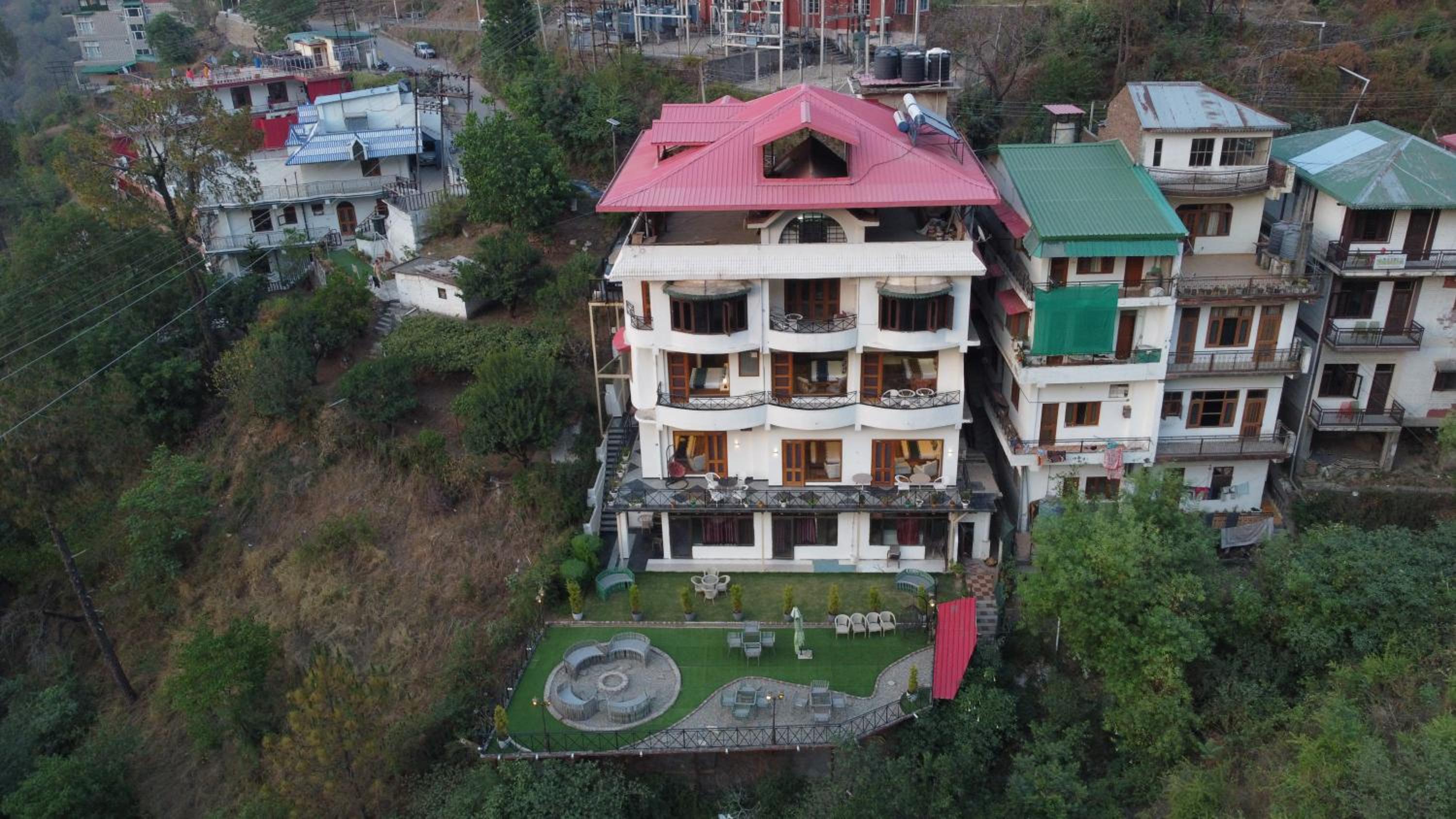 ALAYA Stays Dreamland Regal 3BHK Apartment in Kasauli view 5