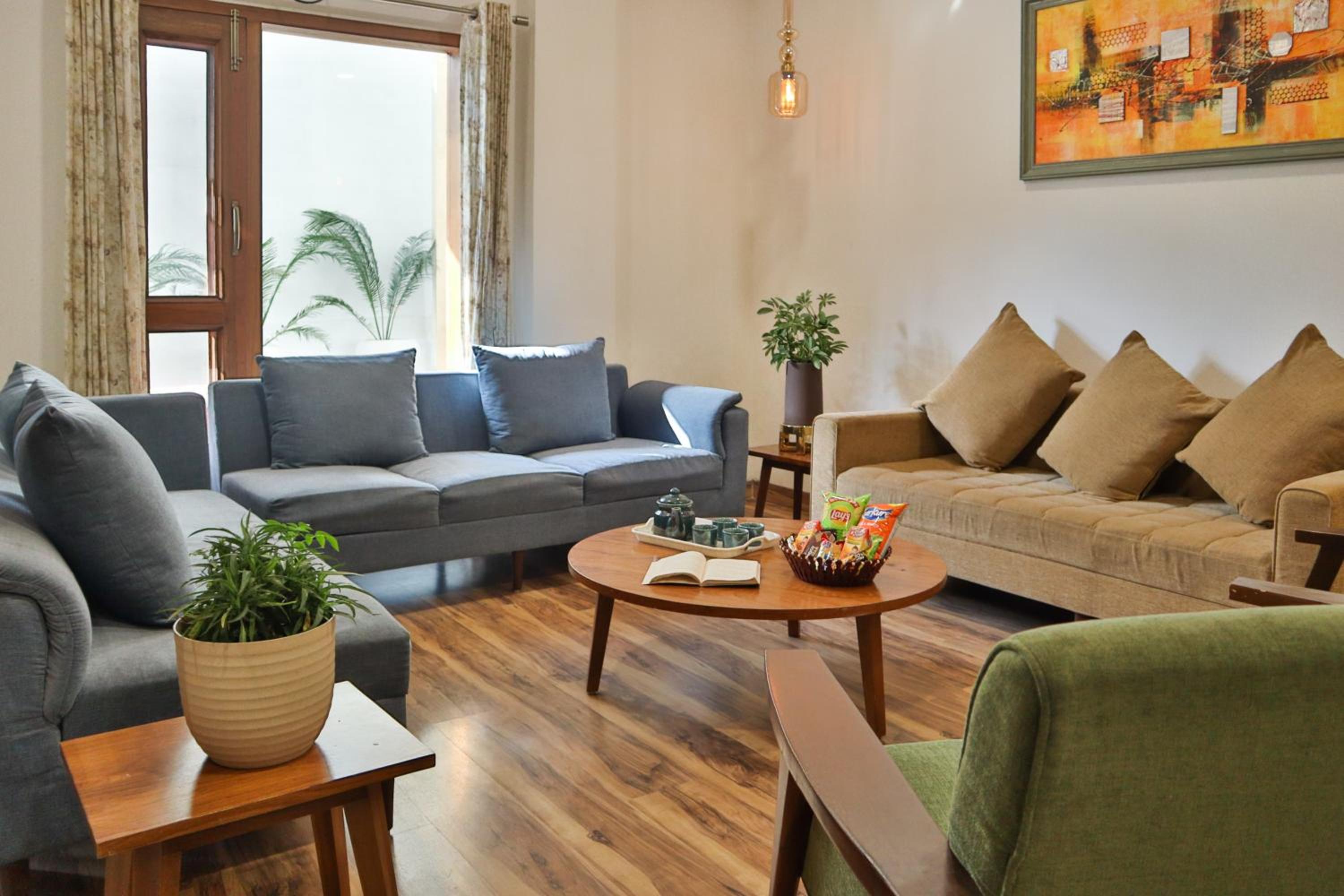 ALAYA Stays Dreamland Regal 3BHK Apartment in Kasauli view 4