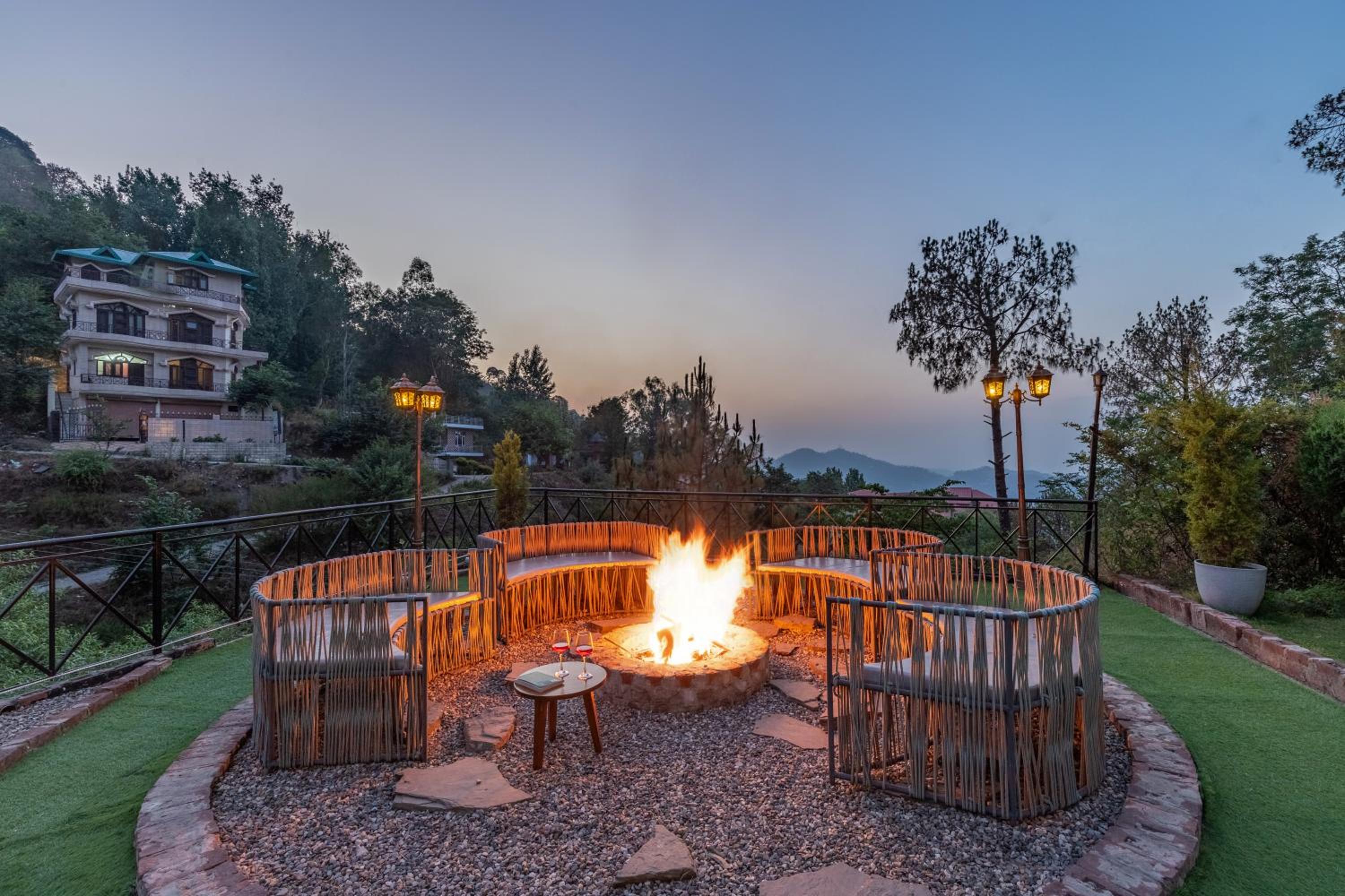 ALAYA Stays Dreamland Grace 3BHK Apartment in Kasauli