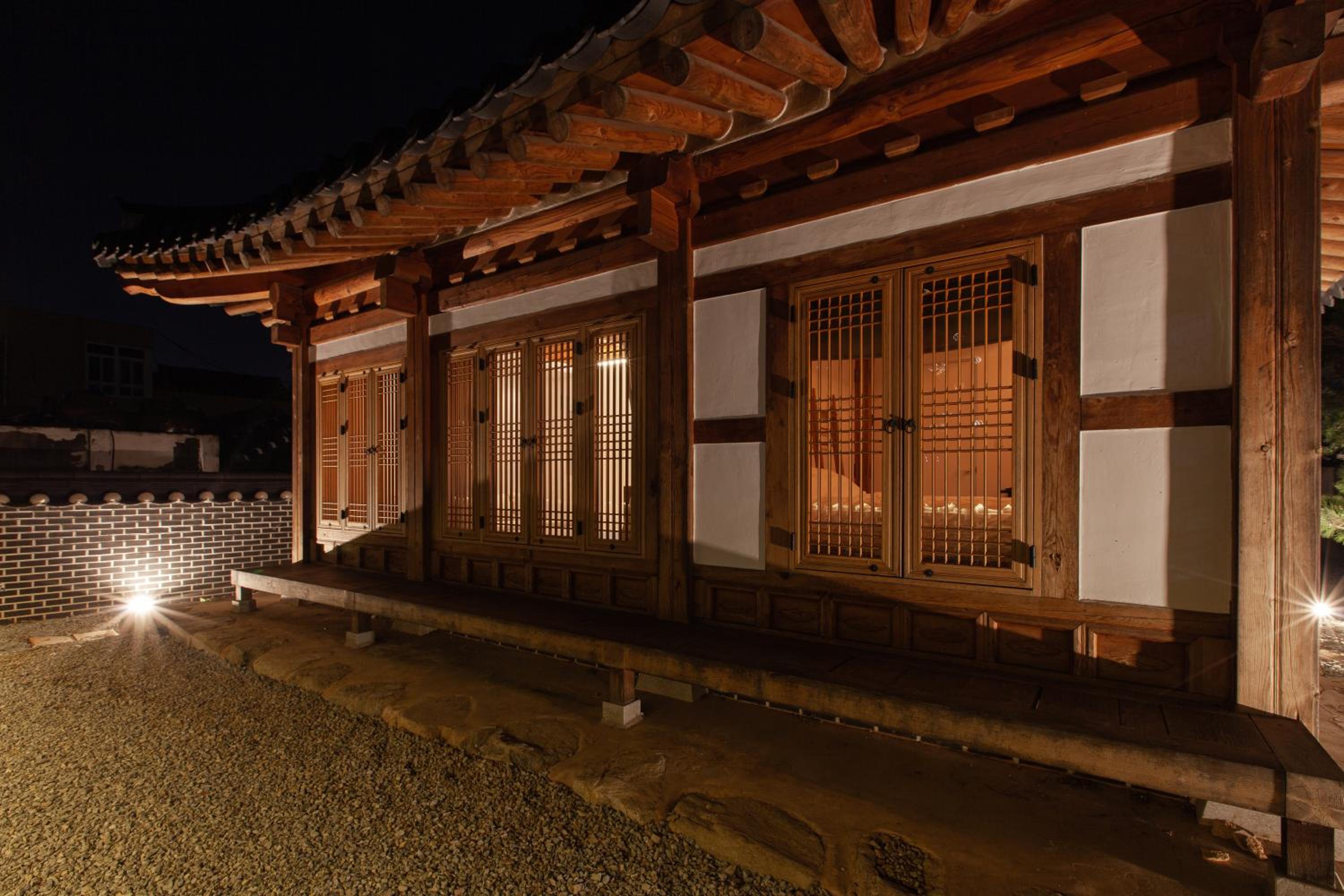 Cheong-yeon, the Korean traditional house Hanok in Jeonju Hanok Village