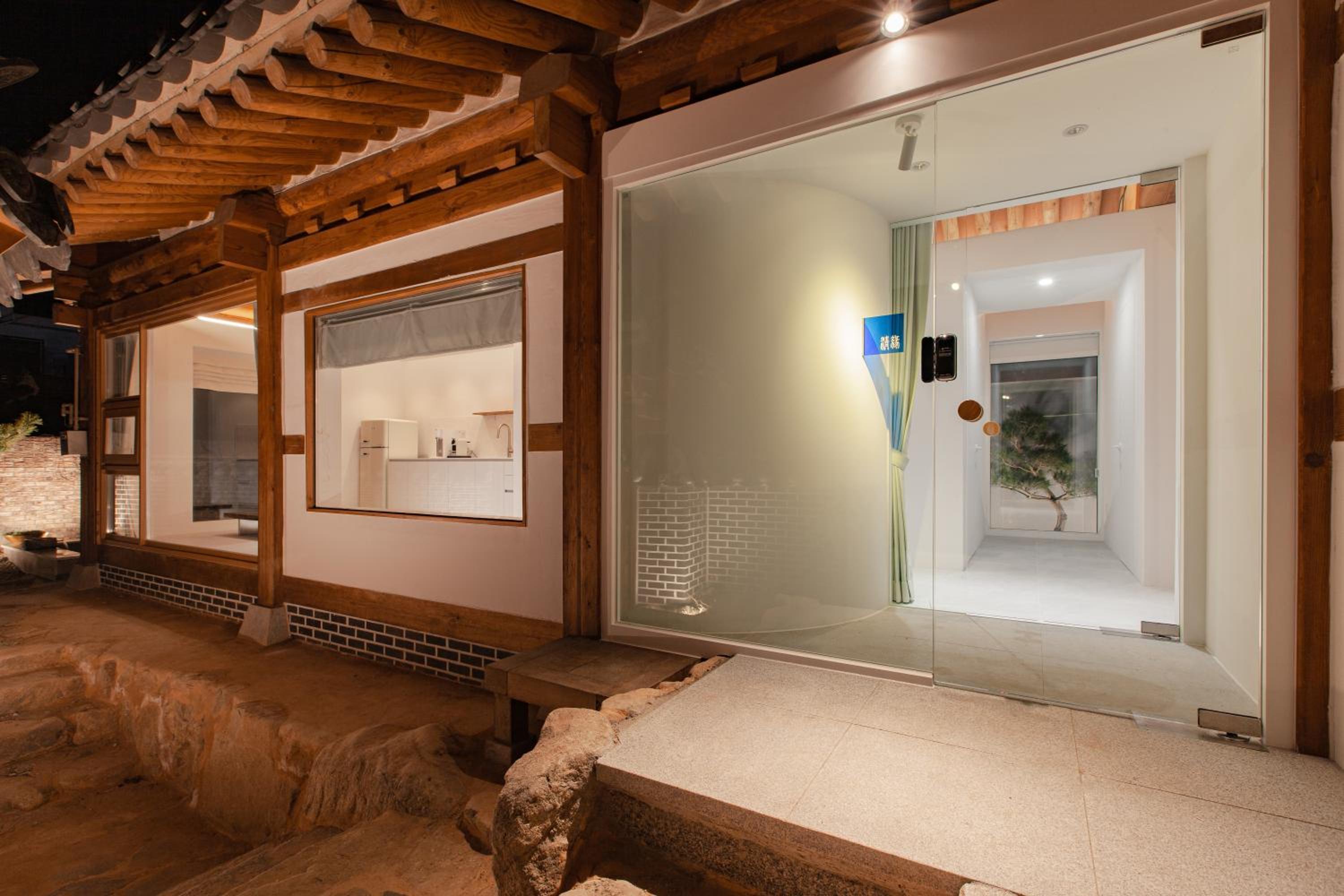 Cheong-yeon, the Korean traditional house Hanok in Jeonju Hanok Village