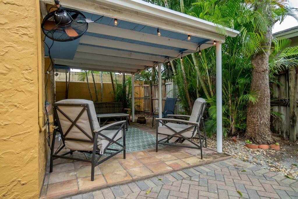 Quiet West Palm Beach Guest Cottage Near the Beach!