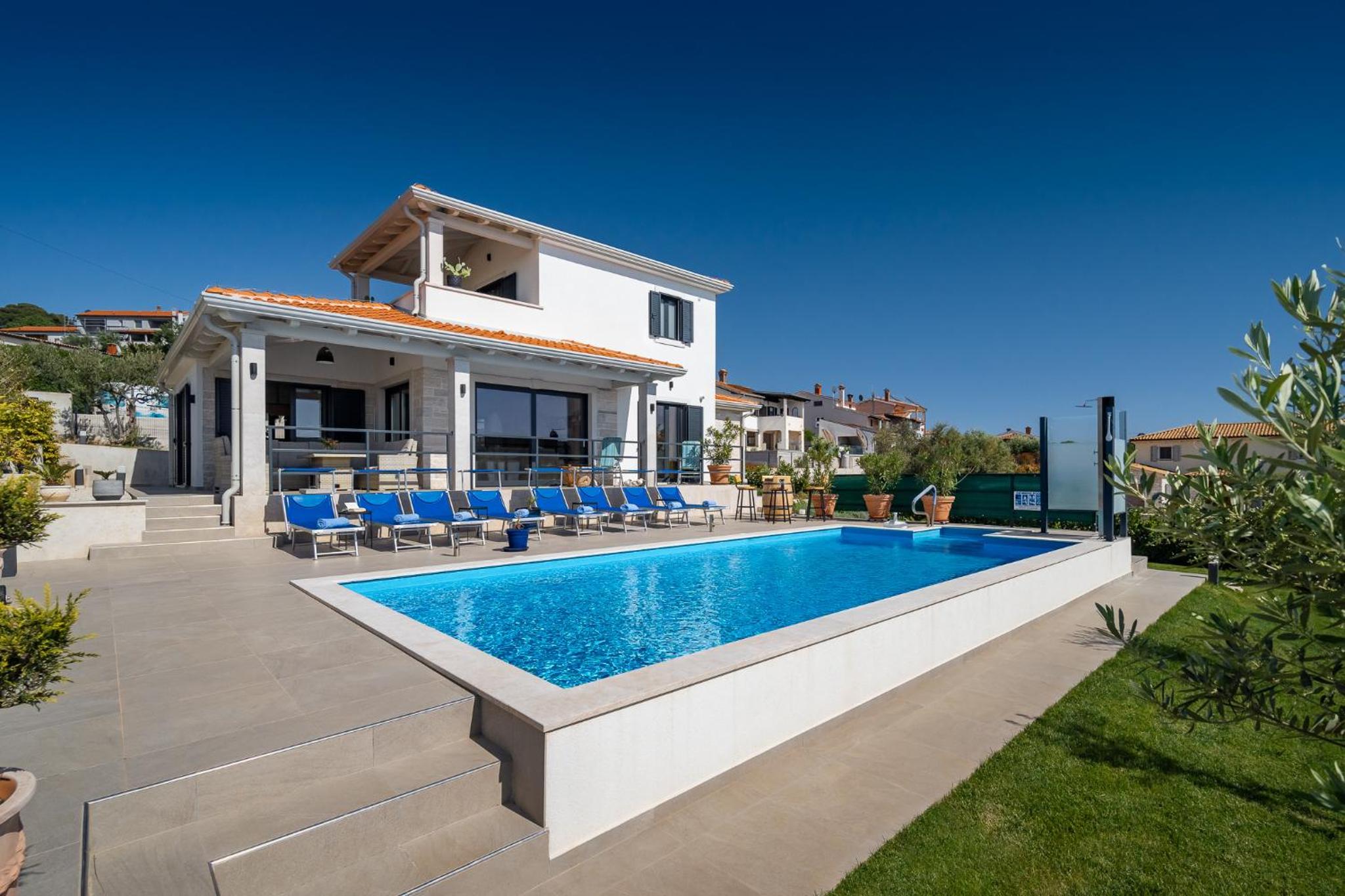 Beautiful Villa B&U with pool in Vrsar view 2