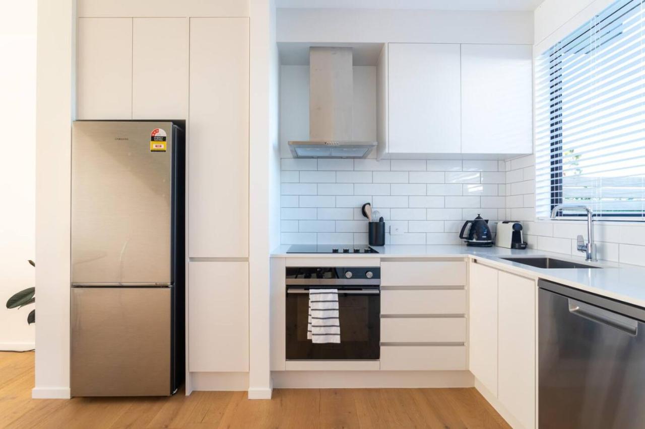 St Vincent Charmer - Stylish Townhouse w CarPark view 3