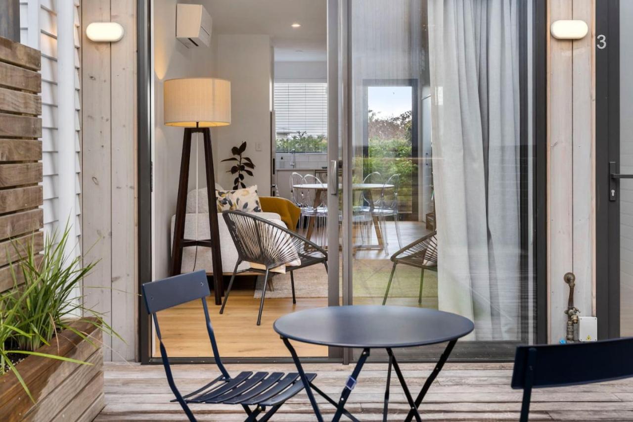 St Vincent Charmer - Stylish Townhouse w CarPark view 4