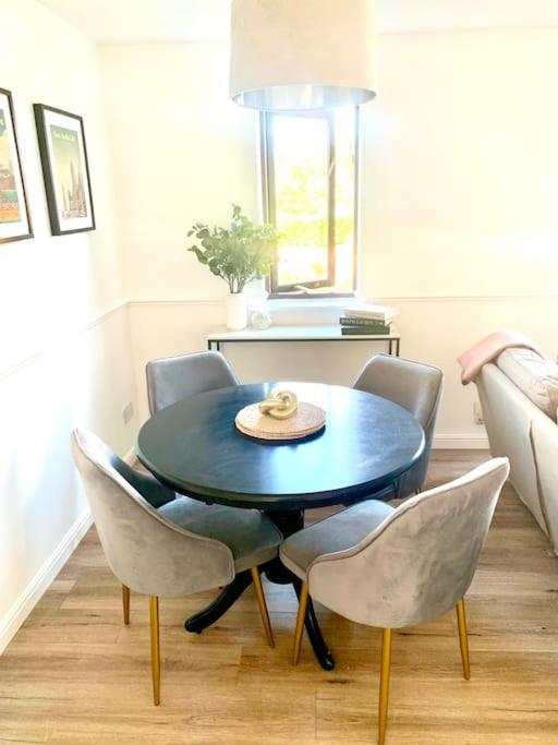 Varsity View-Central Twickenham