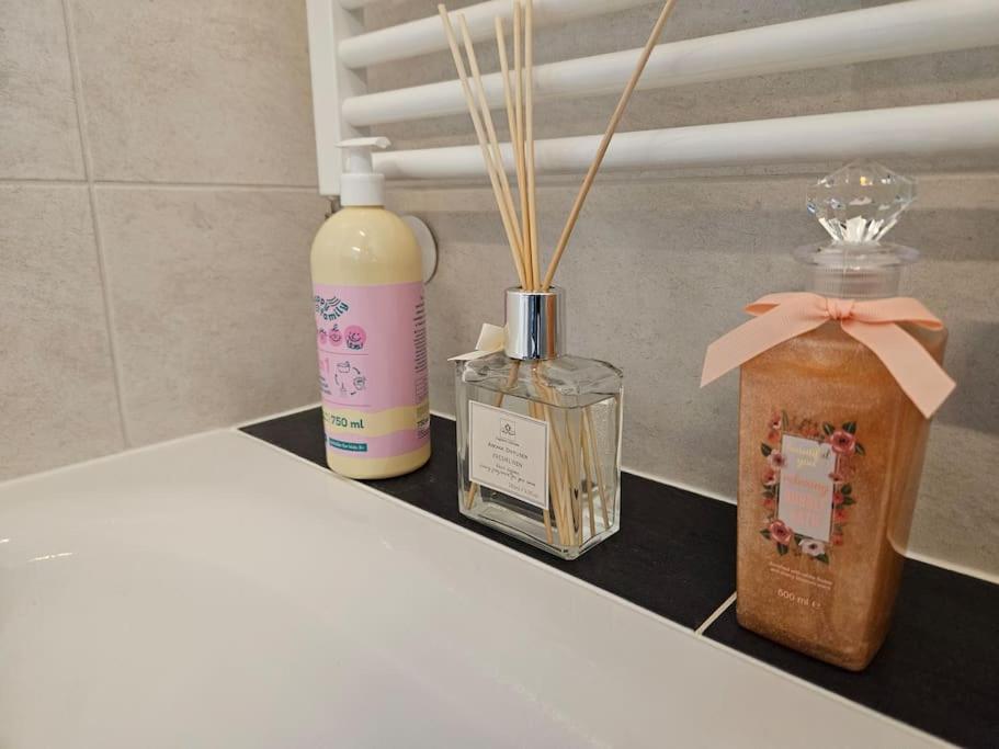 Trendy & Quiet Urban Oasis Flat view 3