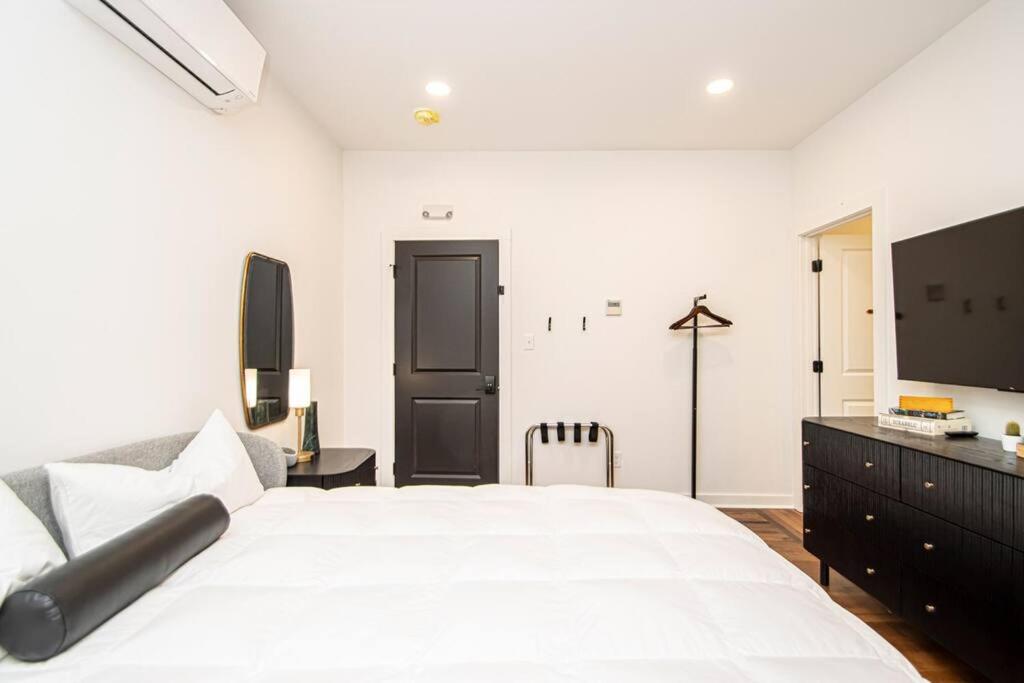 Heart of Downtown, Walk to Bathhouses, Restaurants Room # 202 view 5
