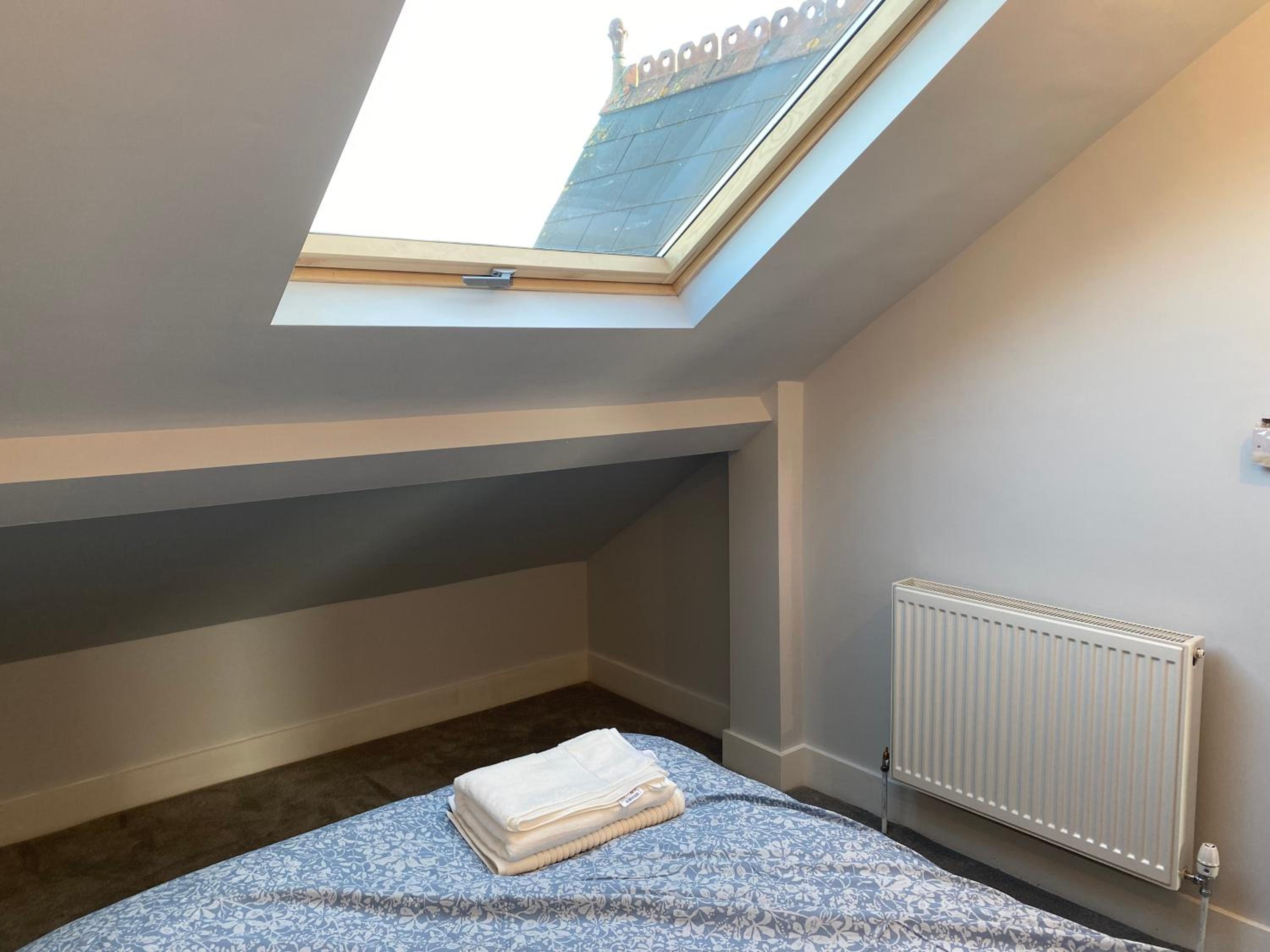 Croydon Victorian 1-Bed Penthouse Sleeps 2