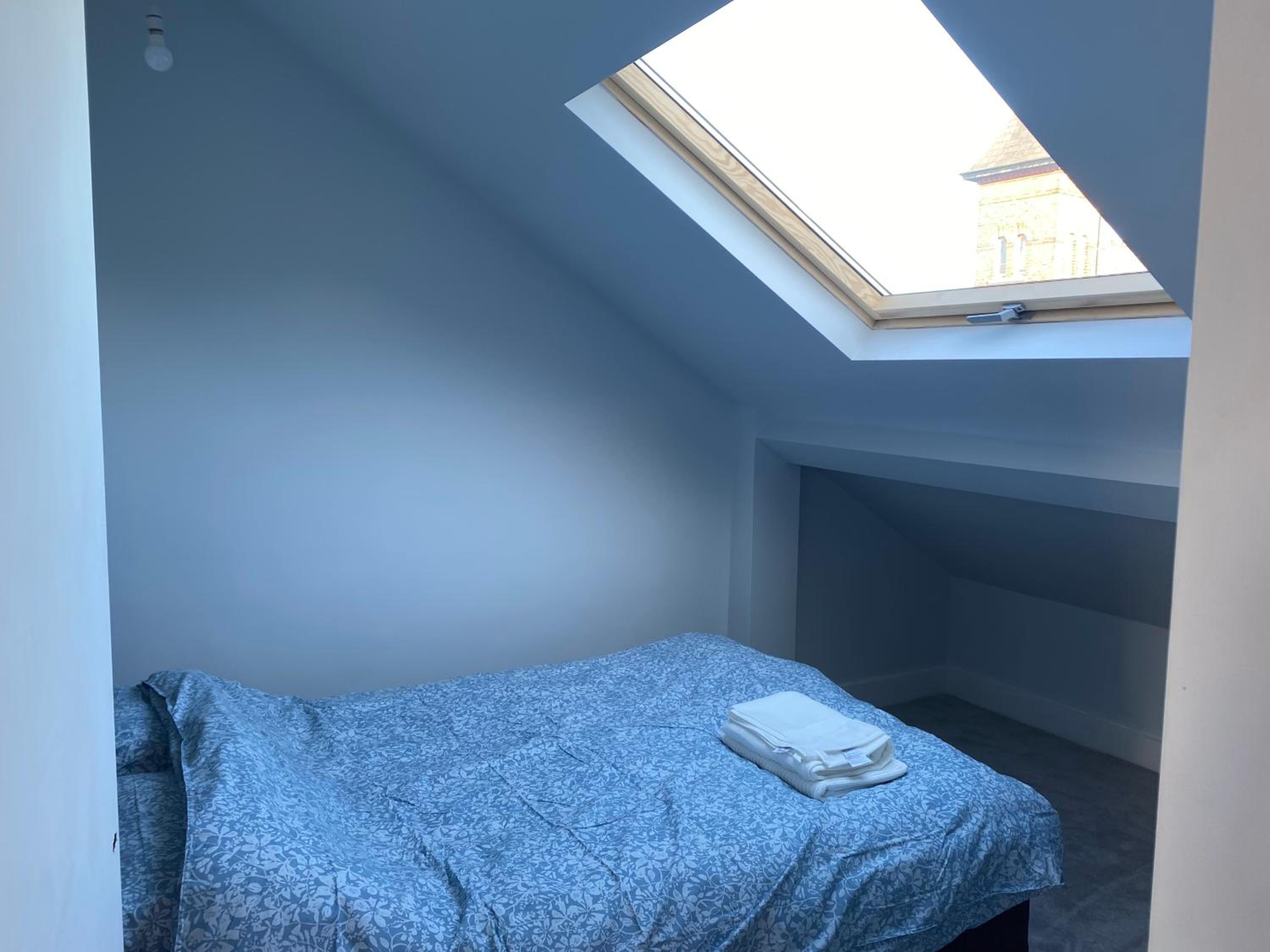 Croydon Victorian 1-Bed Penthouse Sleeps 2