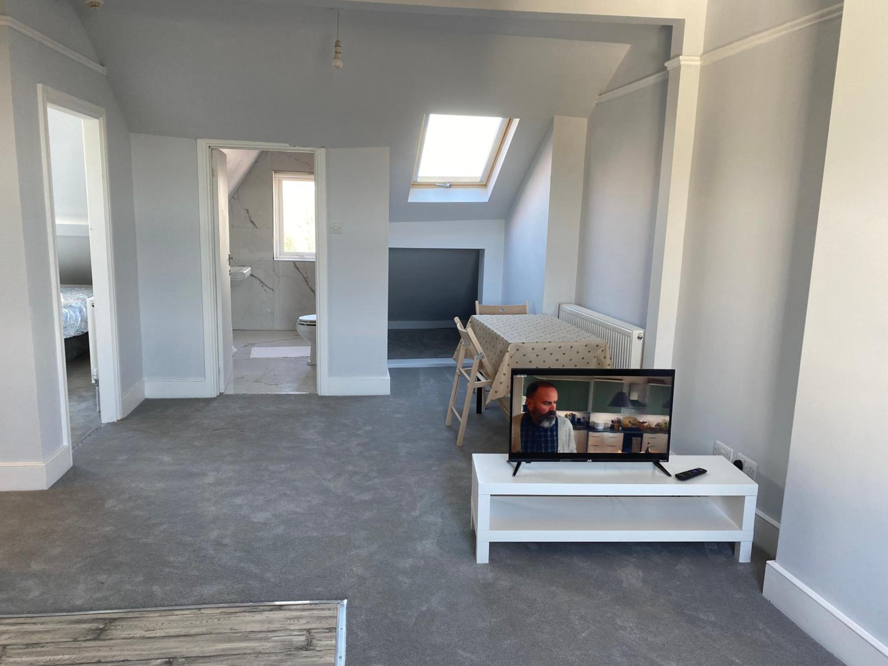Croydon Victorian 1-Bed Penthouse Sleeps 2