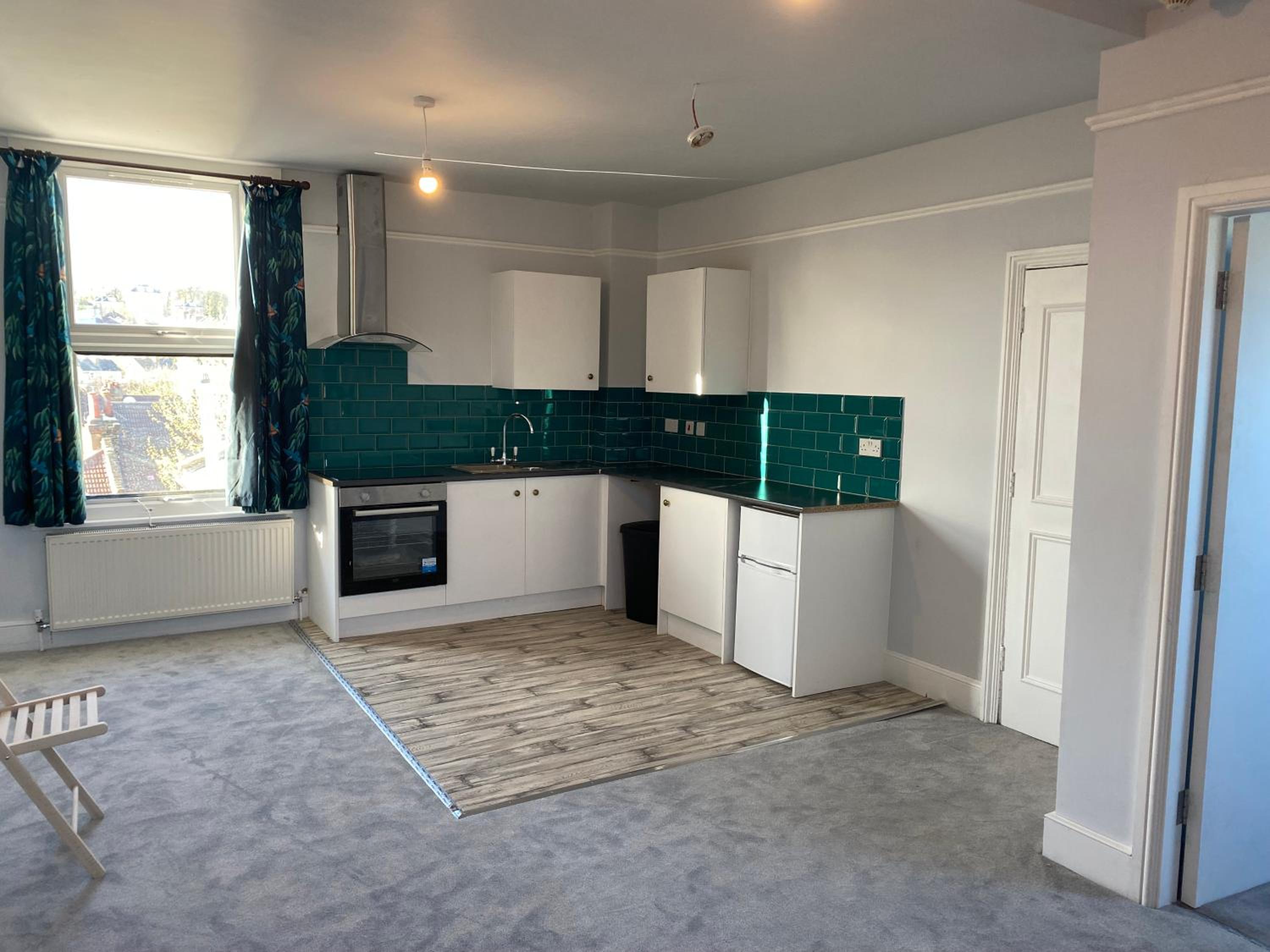 Croydon Victorian 1-Bed Penthouse Sleeps 2