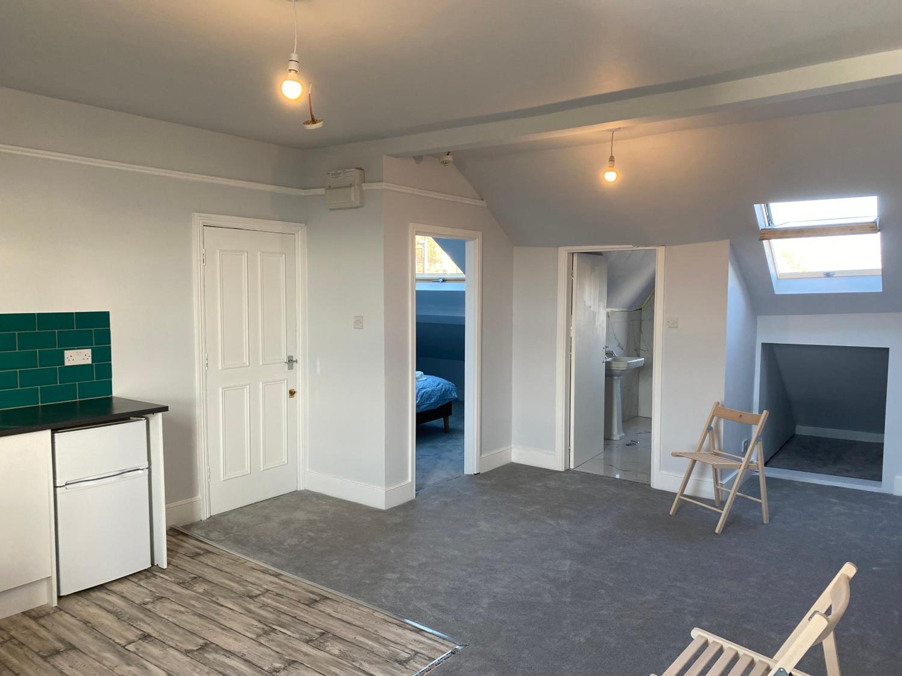Croydon Victorian 1-Bed Penthouse Sleeps 2