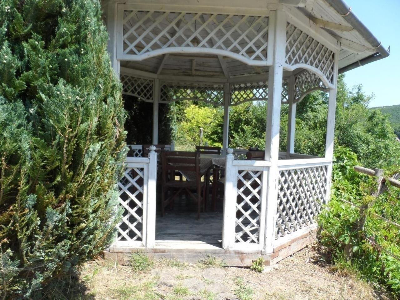 Ferienhaus in Zebegény mit Garten und Grill