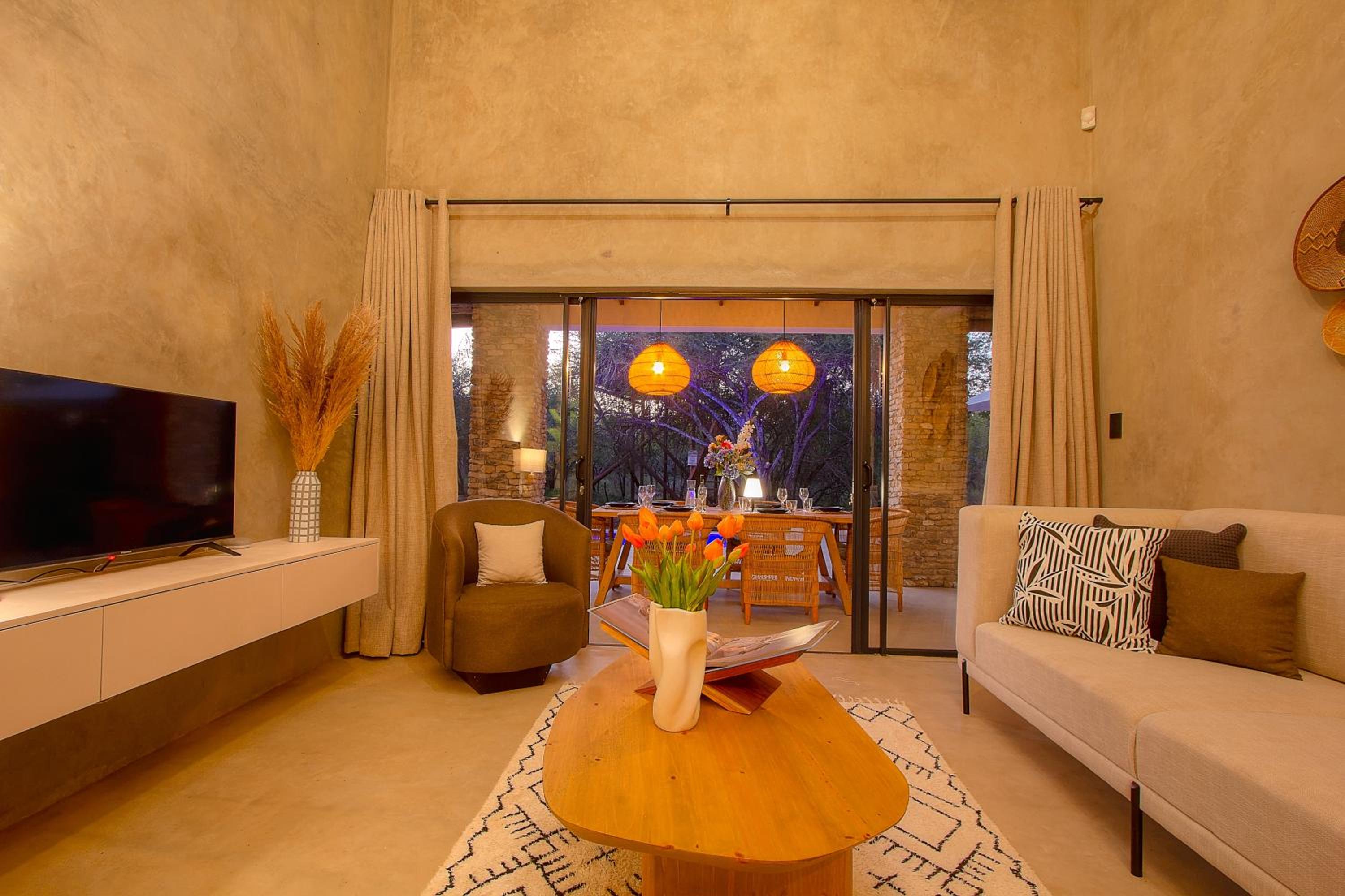 The Duchess Luxury Safari Villa, Close to KNP, Giraffe-Feeding-Tower, Bush-Bath, Boma