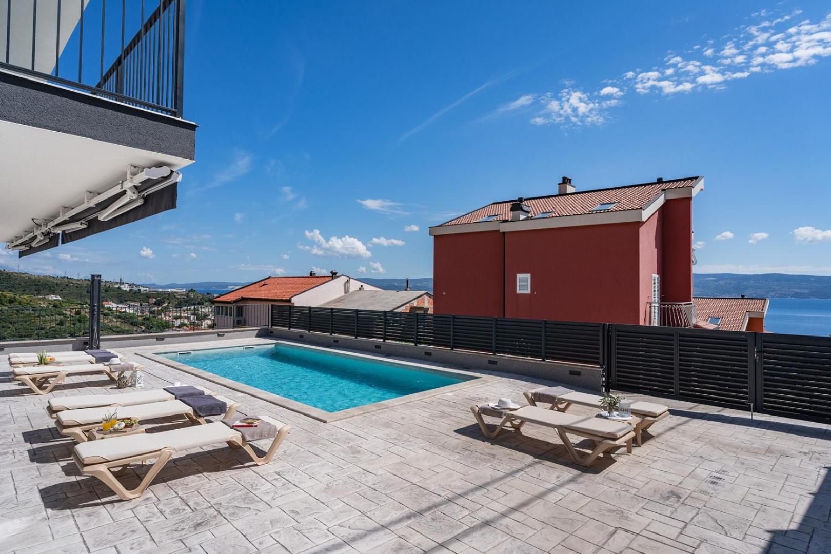 Luxurious 7-Bedroom Villa MI with Private Pool, 500m from the Beach