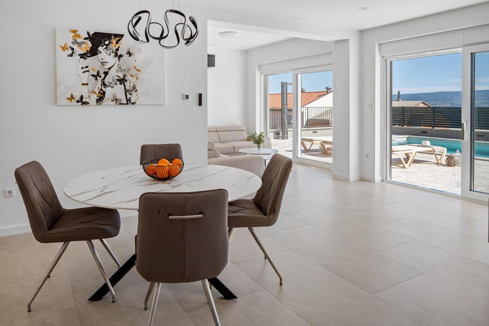 Luxurious 7-Bedroom Villa MI with Private Pool, 500m from the Beach