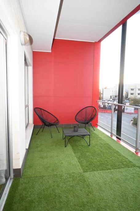 Mawson Red - Free Pool access -Onsite Parking-Netflix-5 mins to Mawson Interchange