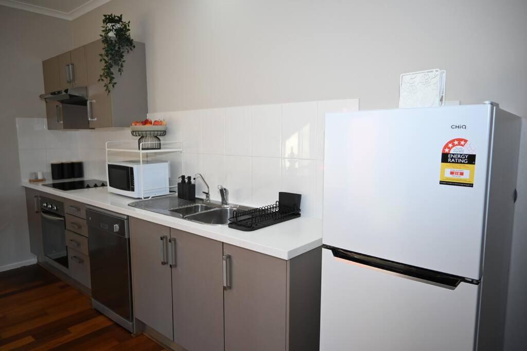 Mawson Red - Free Pool access -Onsite Parking-Netflix-5 mins to Mawson Interchange
