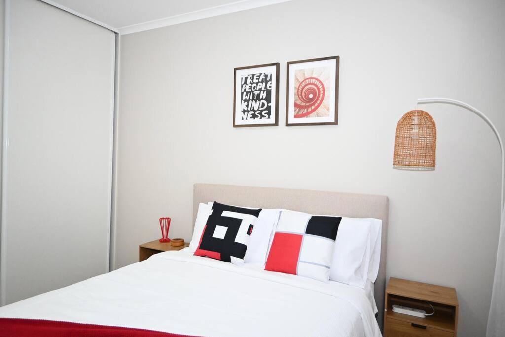 Mawson Red - Free Pool access -Onsite Parking-Netflix-5 mins to Mawson Interchange