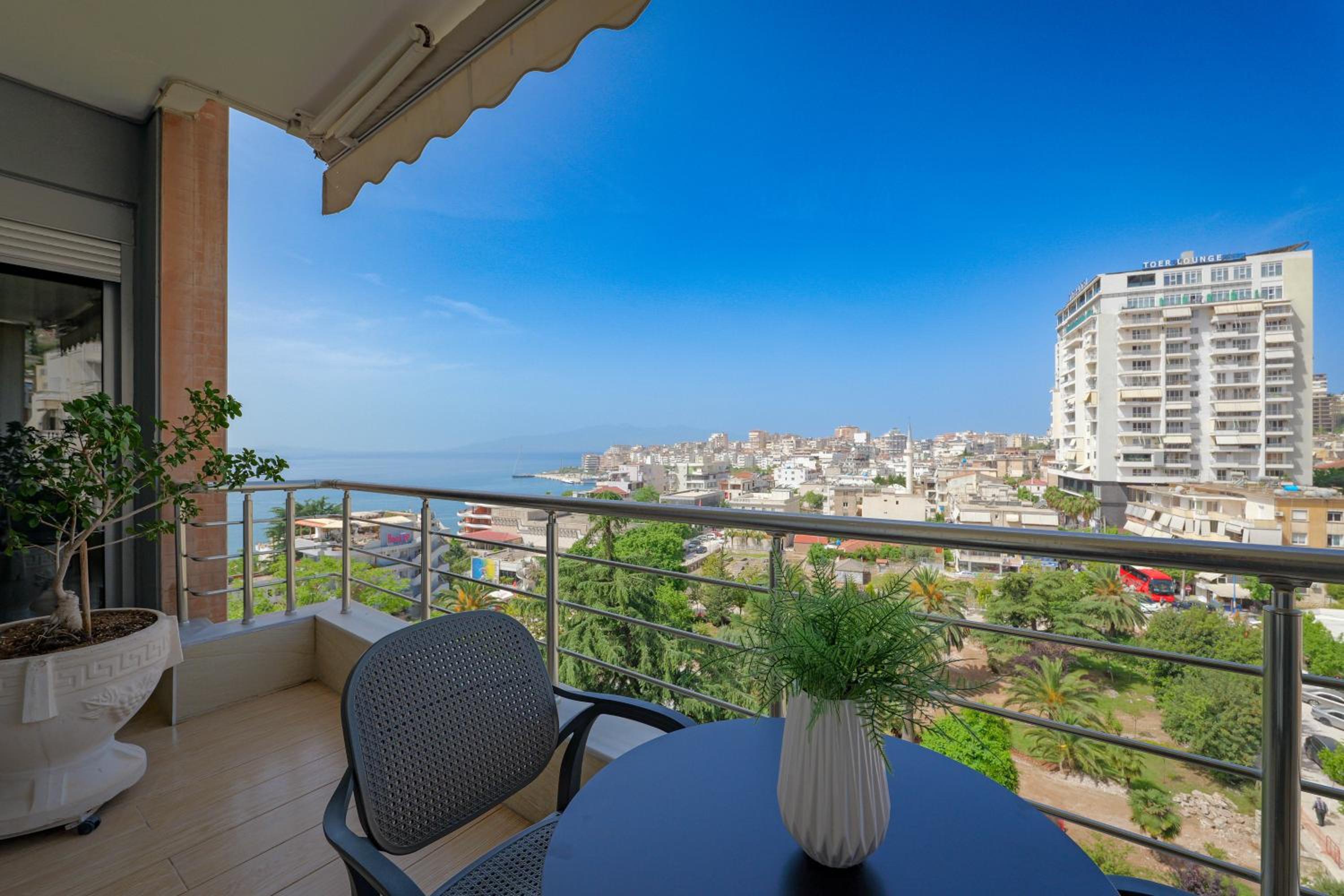 The View Luxury Apartment Center photo 5