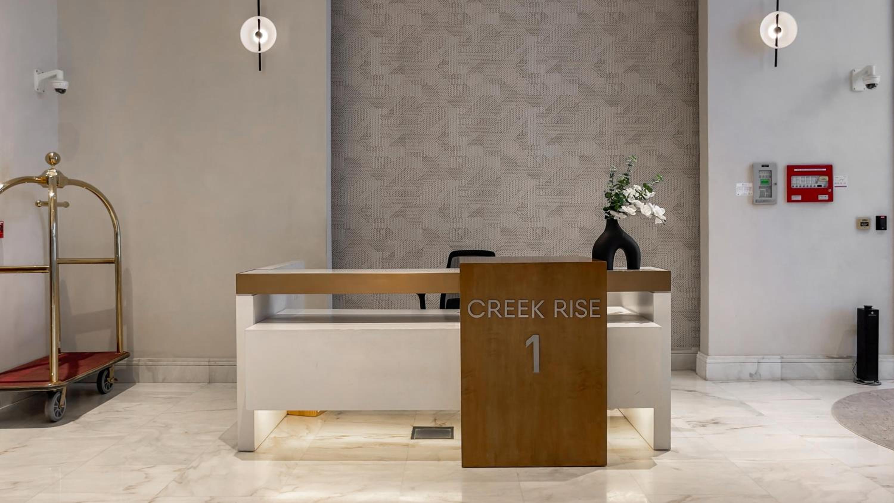 GLOBALSTAY Creek Rise Tower Elegant Apartments
