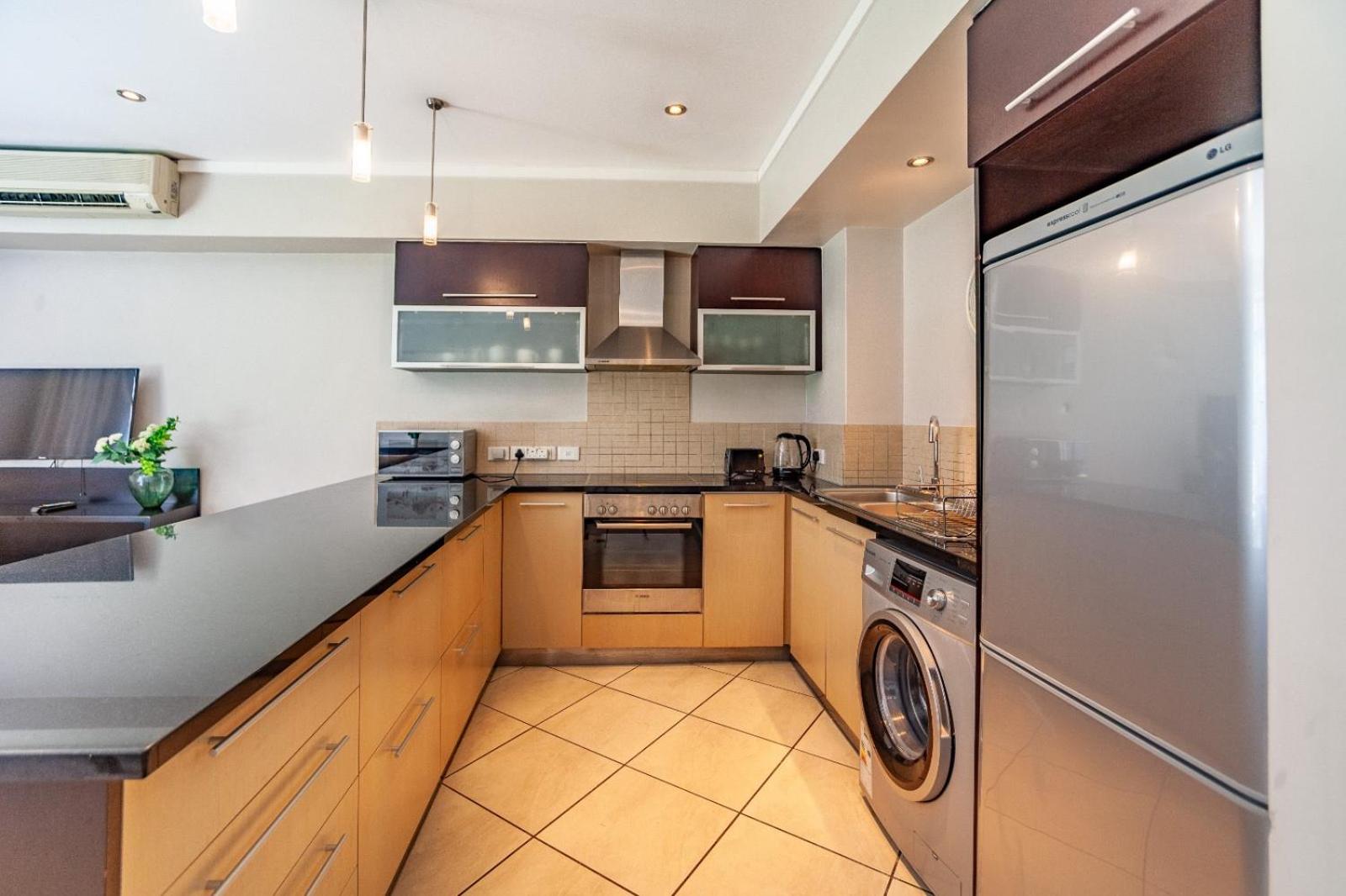 Modern 1 Bedroom Apartment No Loadshedding view 4
