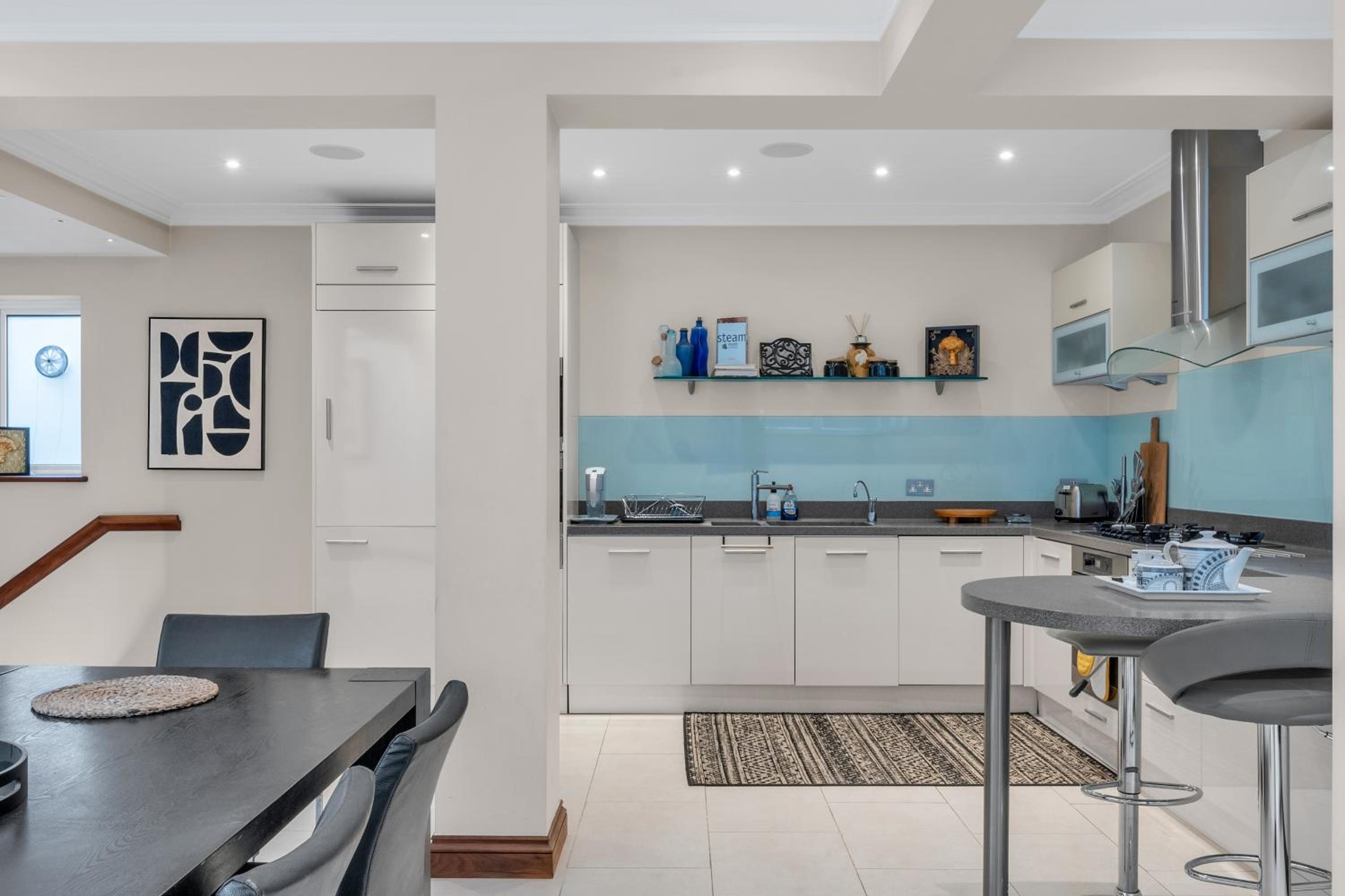 3-Bed Grand Triplex in Westminster