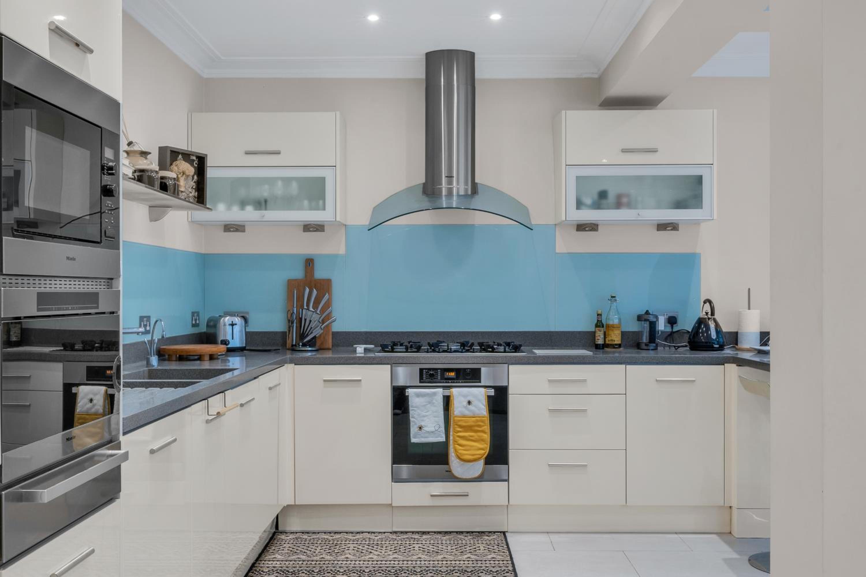 3-Bed Grand Triplex in Westminster