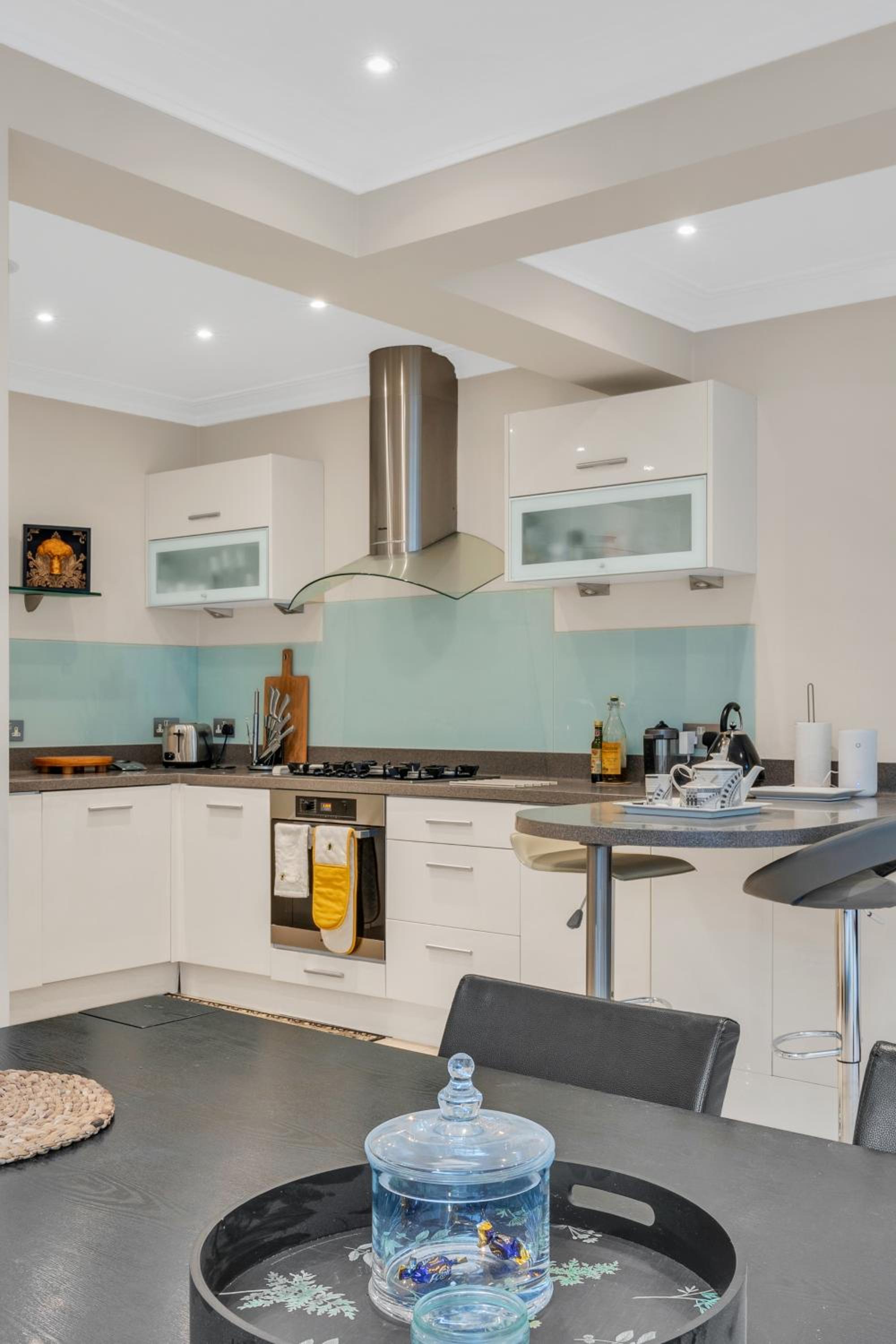 3-Bed Grand Triplex in Westminster