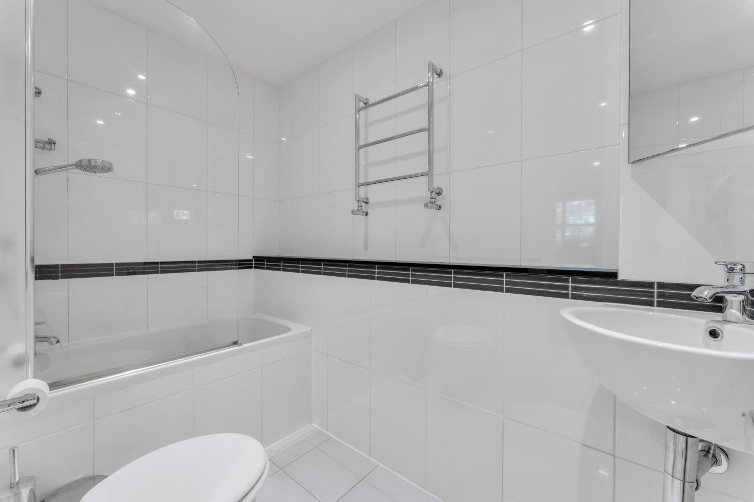 3-Bed Grand Triplex in Westminster
