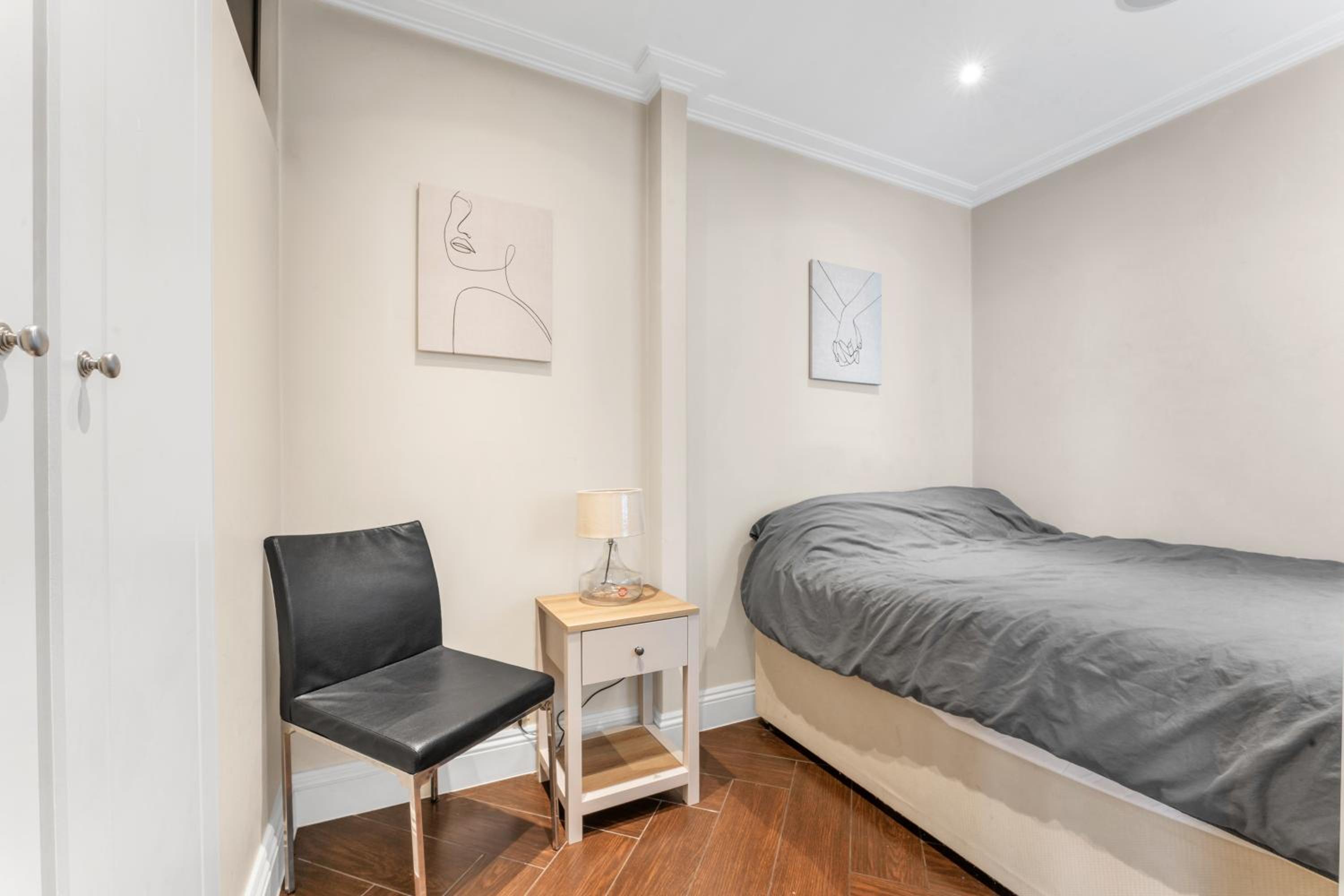 3-Bed Grand Triplex in Westminster