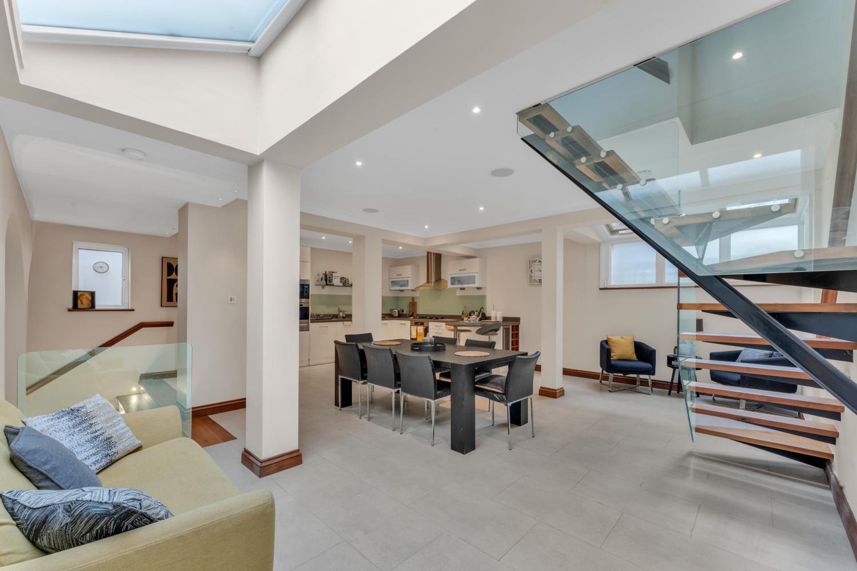3-Bed Grand Triplex in Westminster