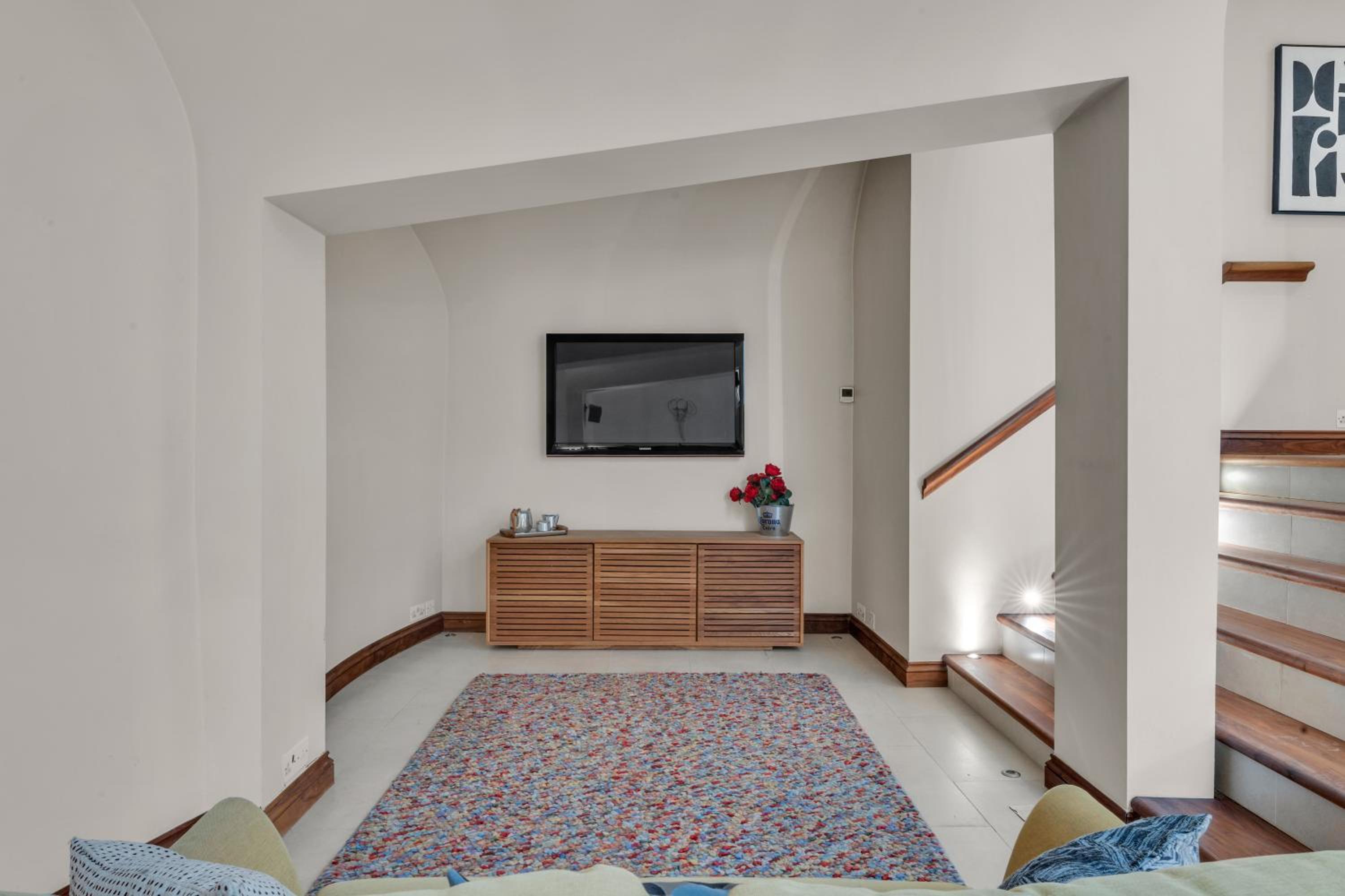 3-Bed Grand Triplex in Westminster