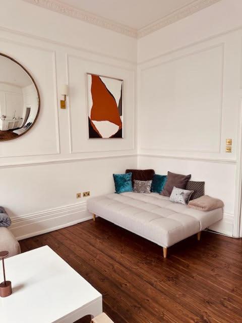 Stylish 2-Bed Flat in London