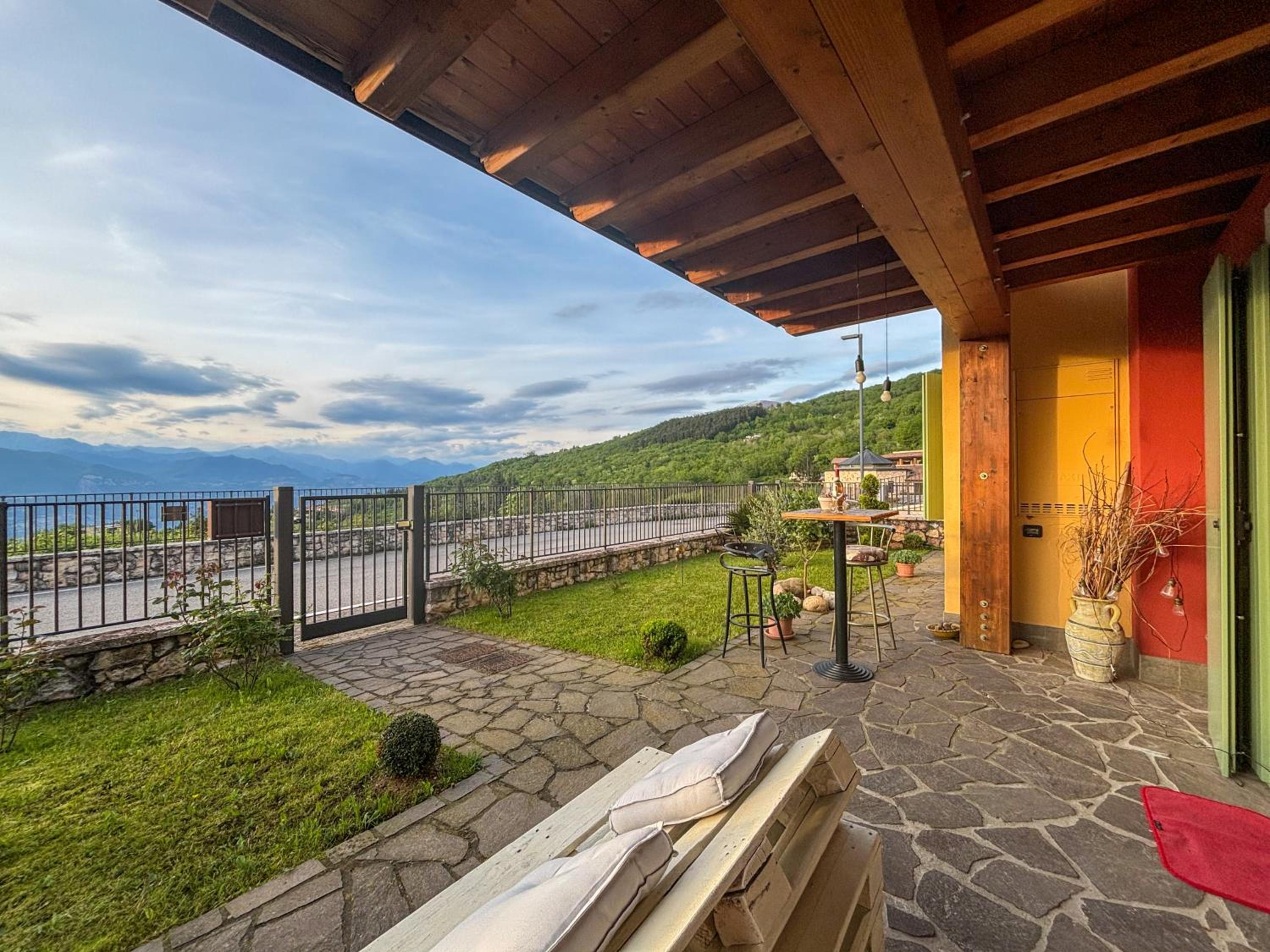 Villetta a schiera con vista lago photo 5