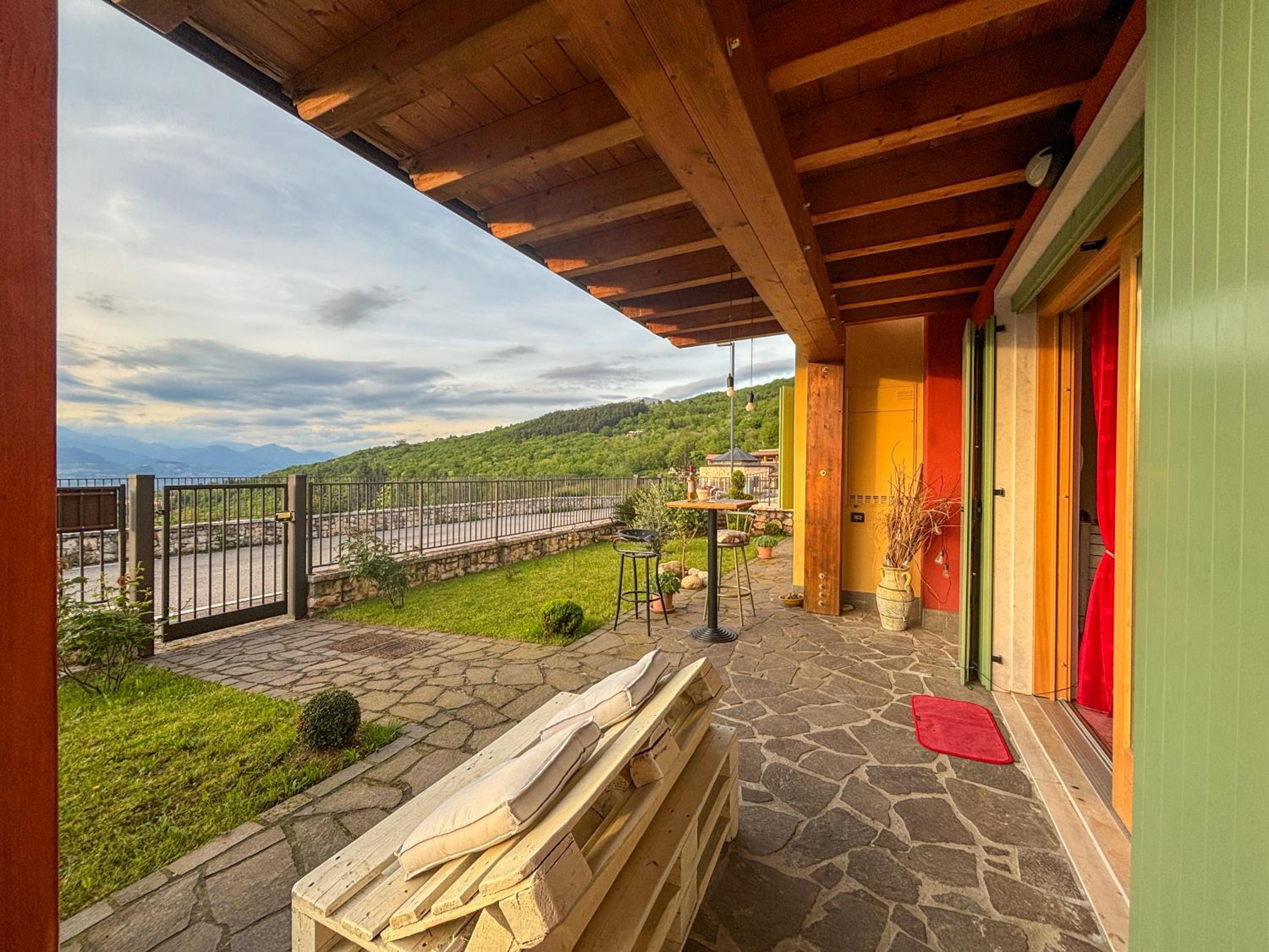 Villetta a schiera con vista lago photo 2