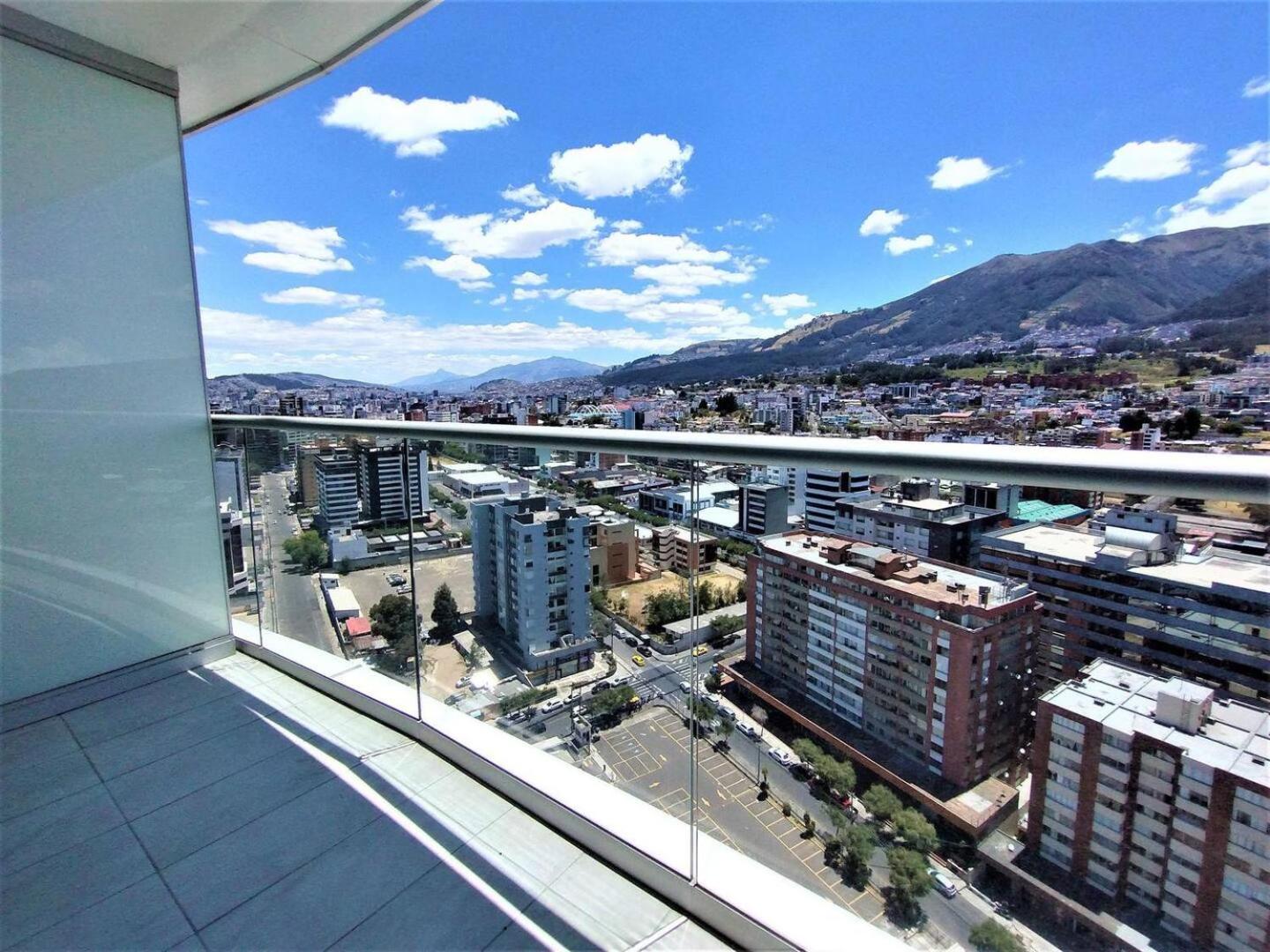 Suite Piso #20 Con Vista Al Pichincha view 3